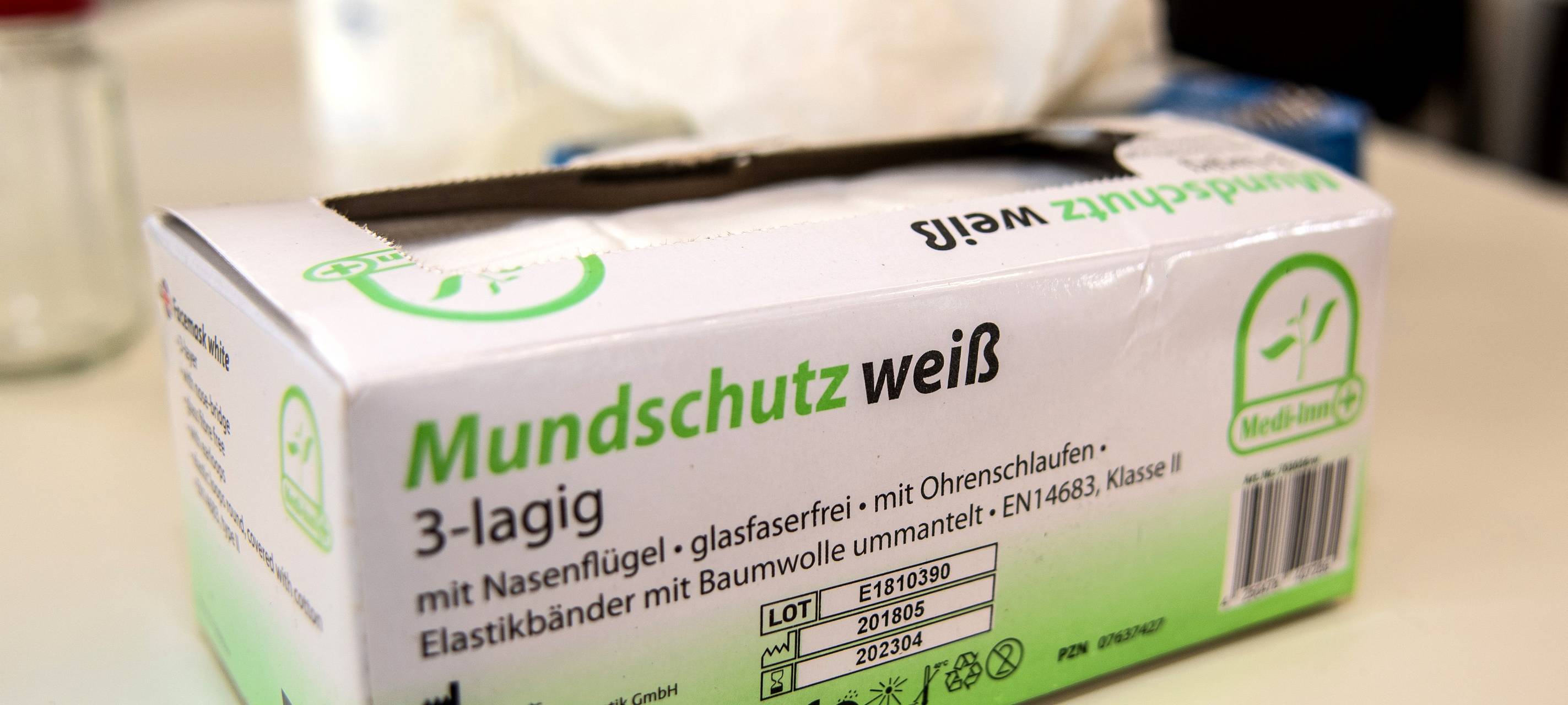 Eine Packung mit Schutzmasken