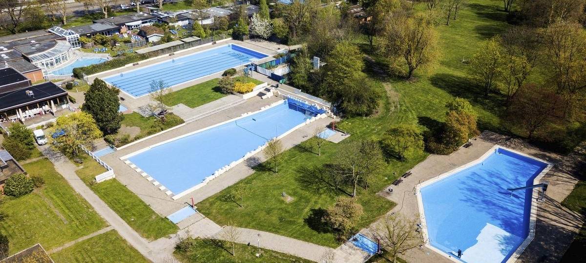 Ein Luftbild des Freibades im Revierpark Nienhausen.
