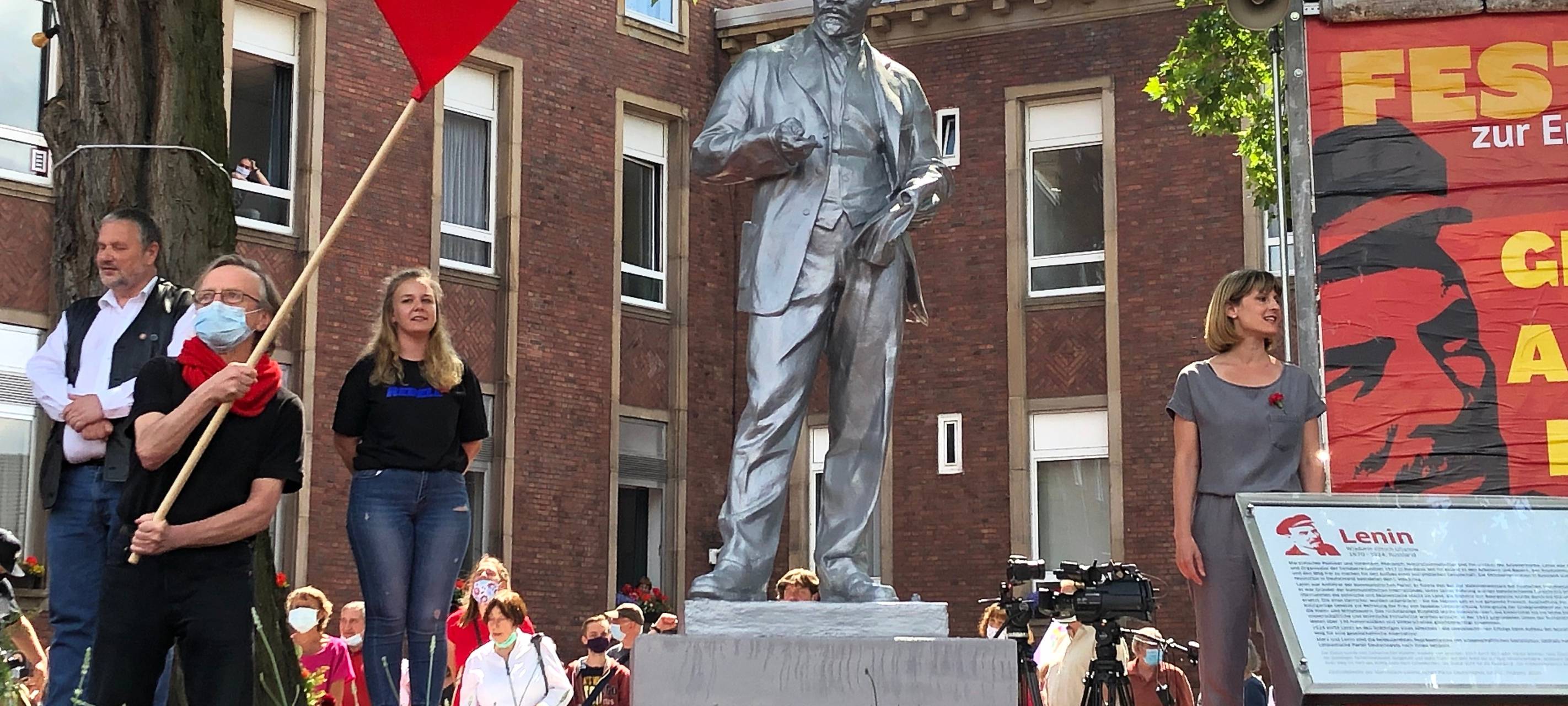 Die Lenin-Statue in Gelsenkirchen-Horst wird enthüllt