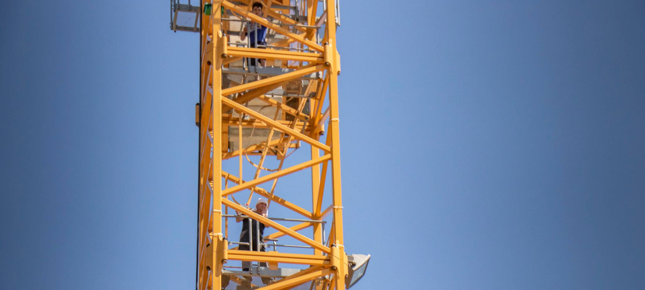 Bauarbeiter in Gelsenkirchen drohen wieder mit Sprung von Kran