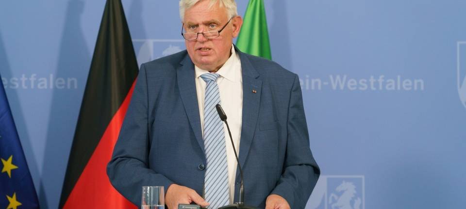 Neue Corona-Lockerungen in NRW - Maskenpflicht verlängert