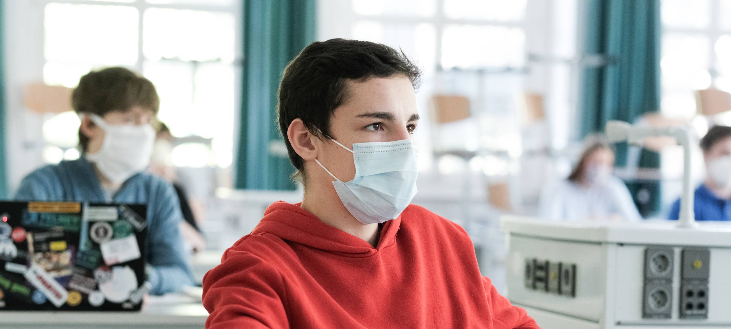 Anwalt beantwortet Fragen zu Maskenpflicht in der Schule