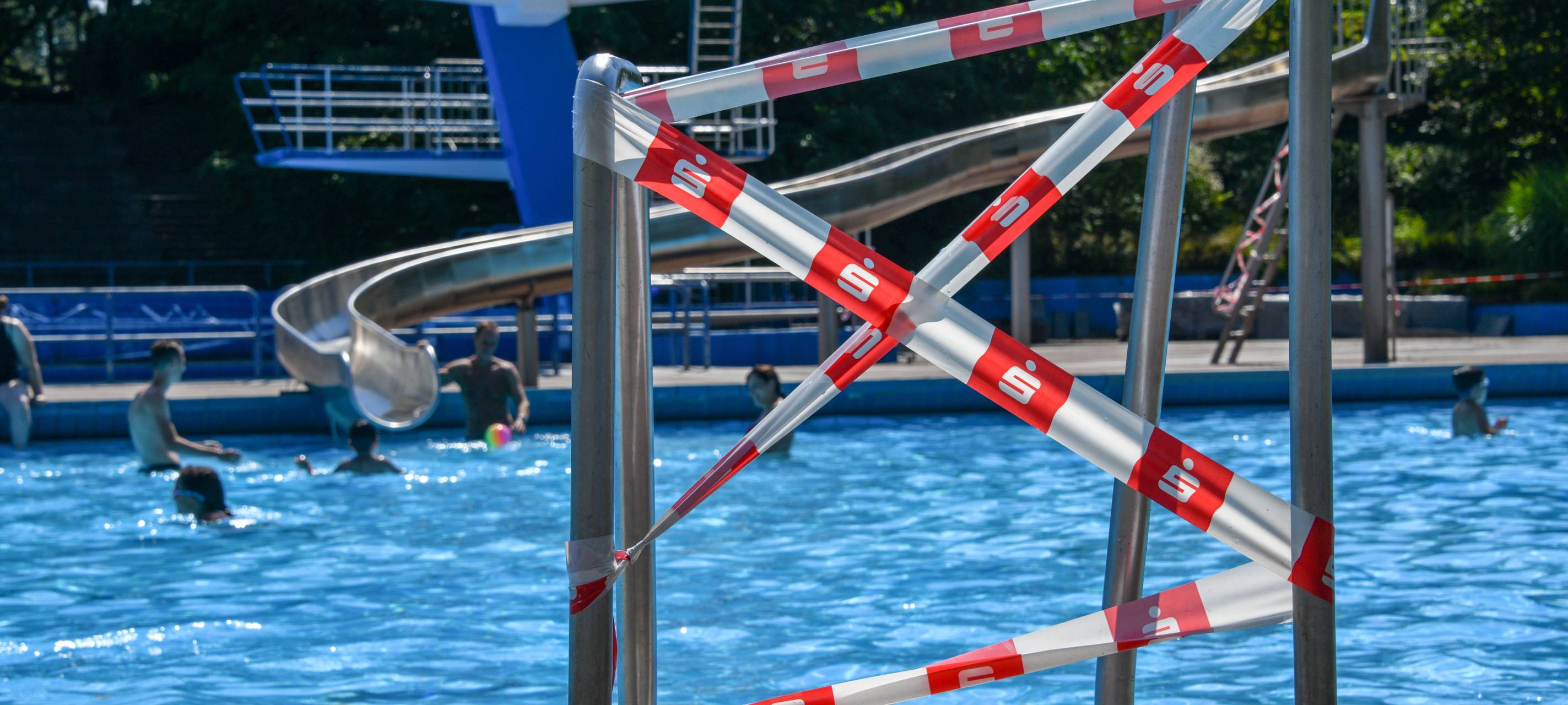 Abgesperrte Leiter im Gladbecker Freibad