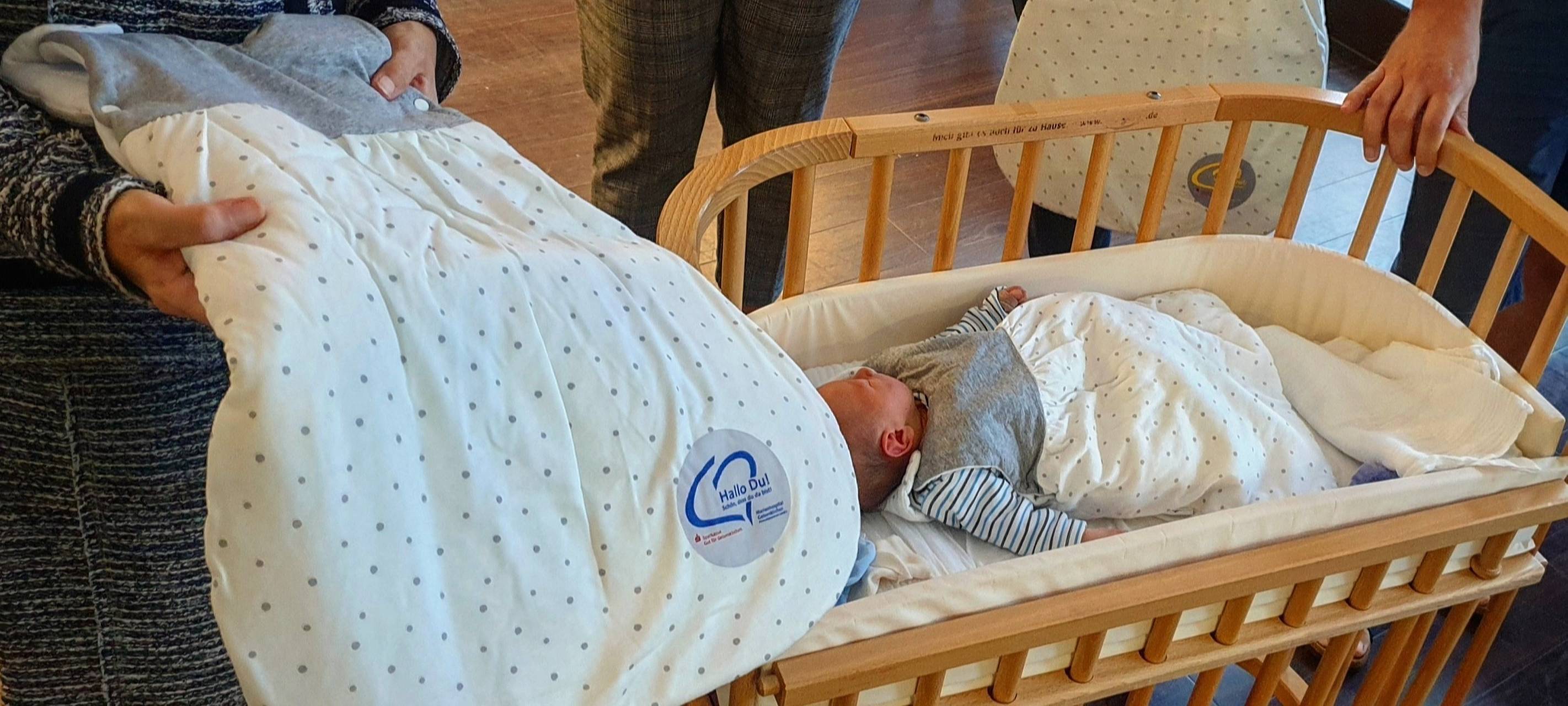 Sparkasse Gelsenkirchen spendet Babyschlafsäcke