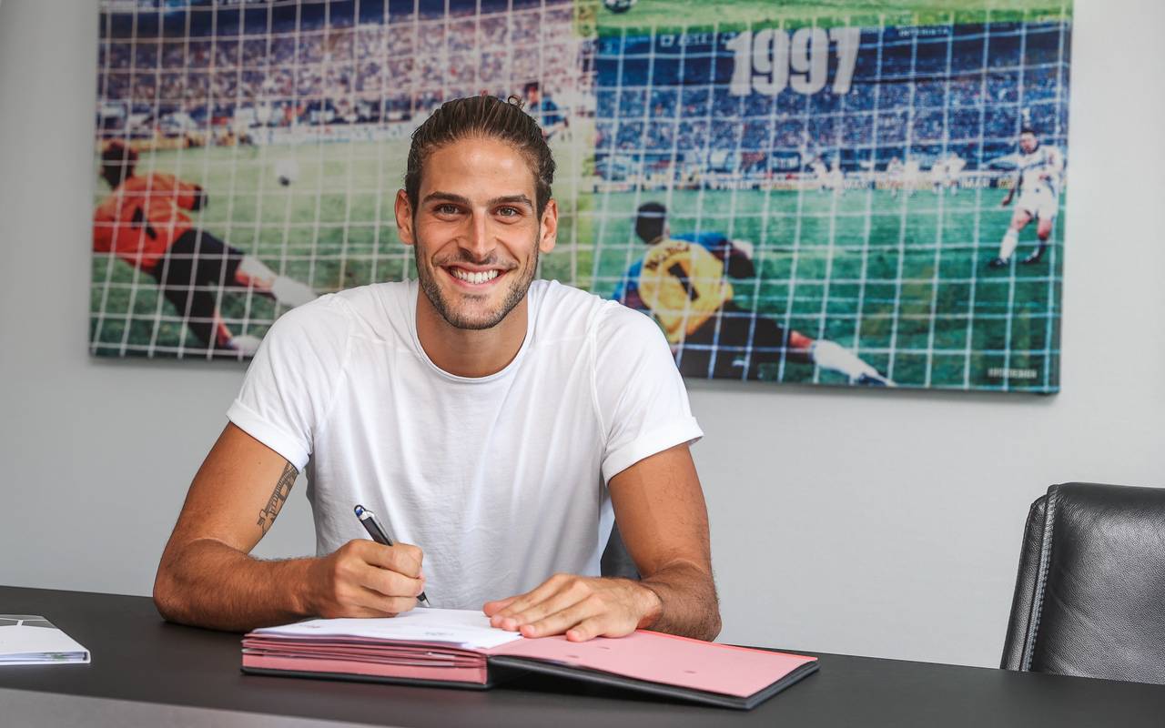 Goncalo Paciencia unterschreibt auf Schalke