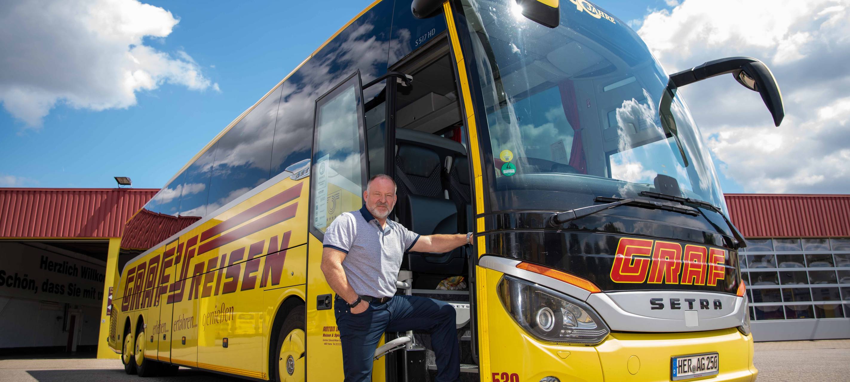 Ein Reisebus von Graf's Reisen