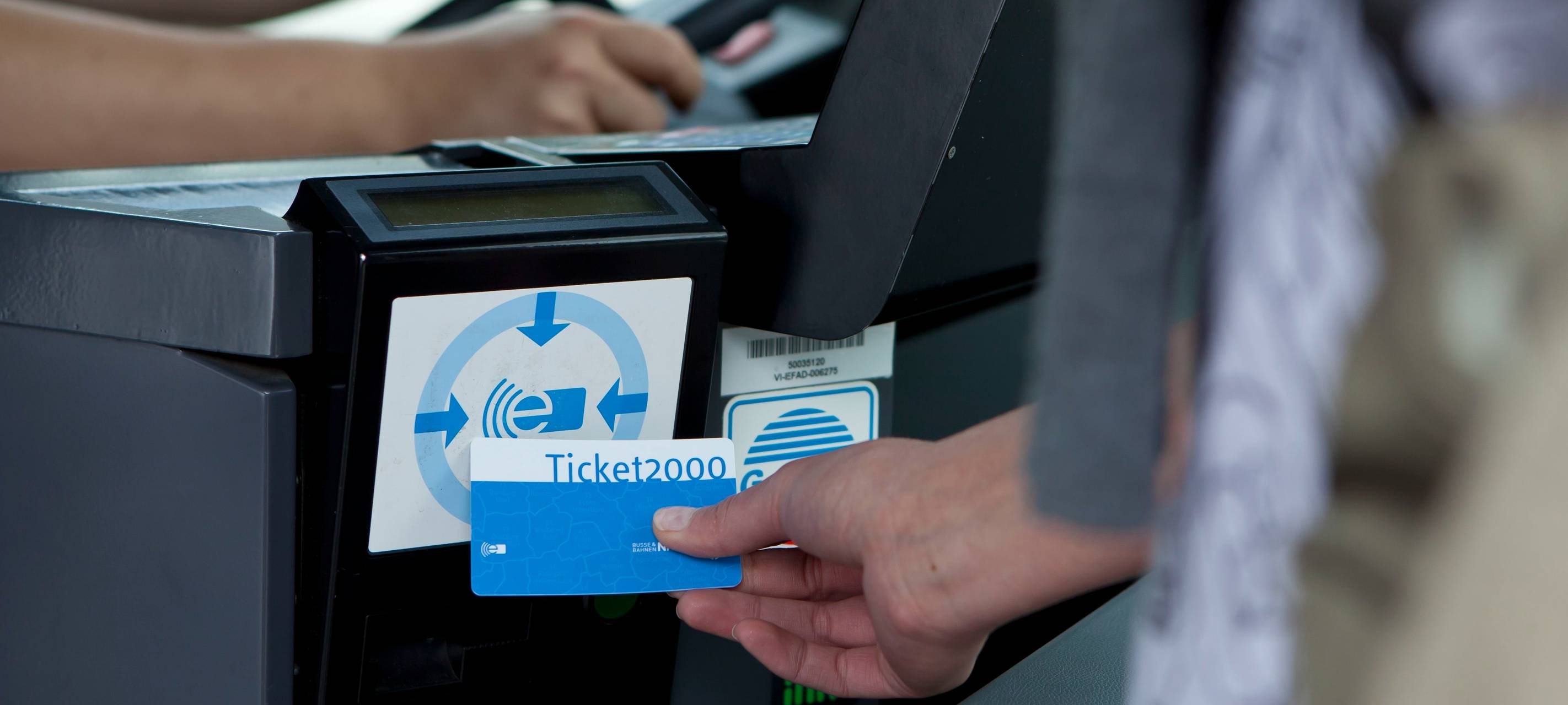 Ticketkontrolle im Bus