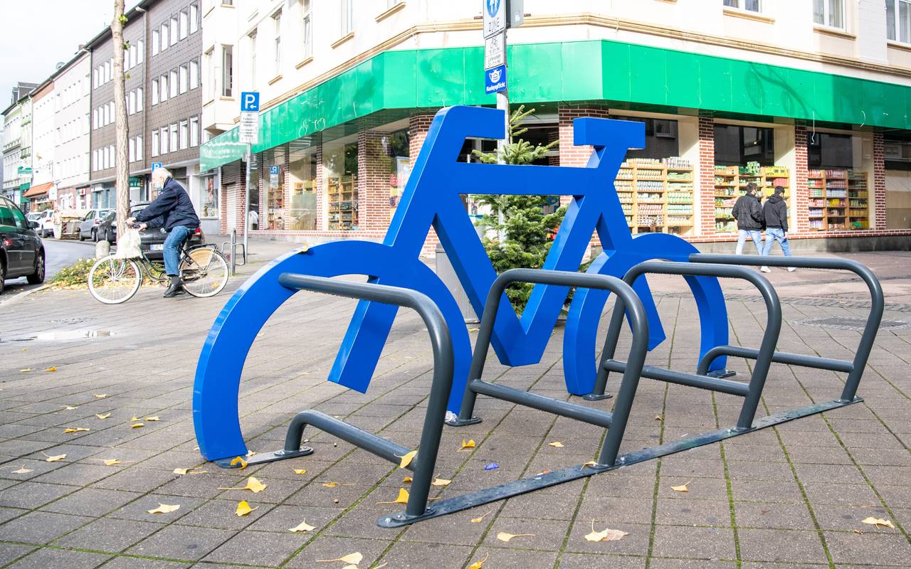 Die neuen, blauen Fahrradständer in Gelsenkirchen