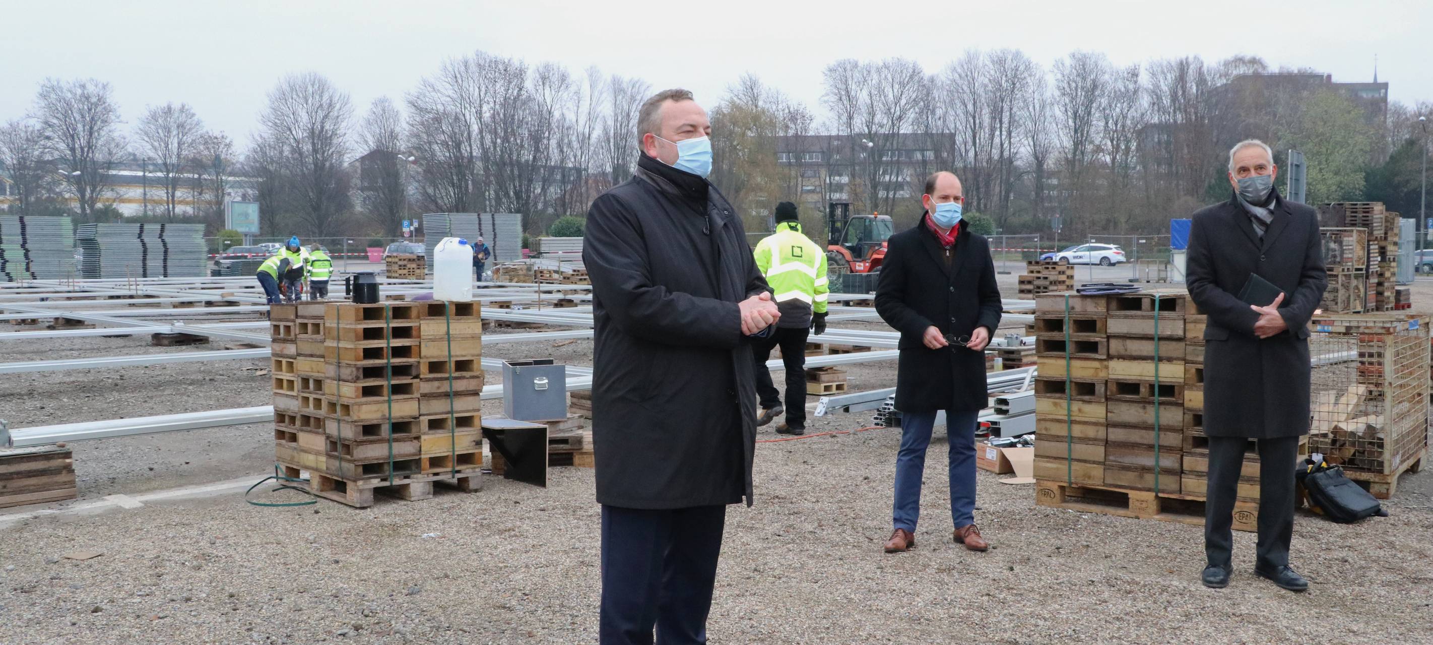 Landrat Bodo Klimpel beim Baustart für das Impfzentrum in Recklinghausen
