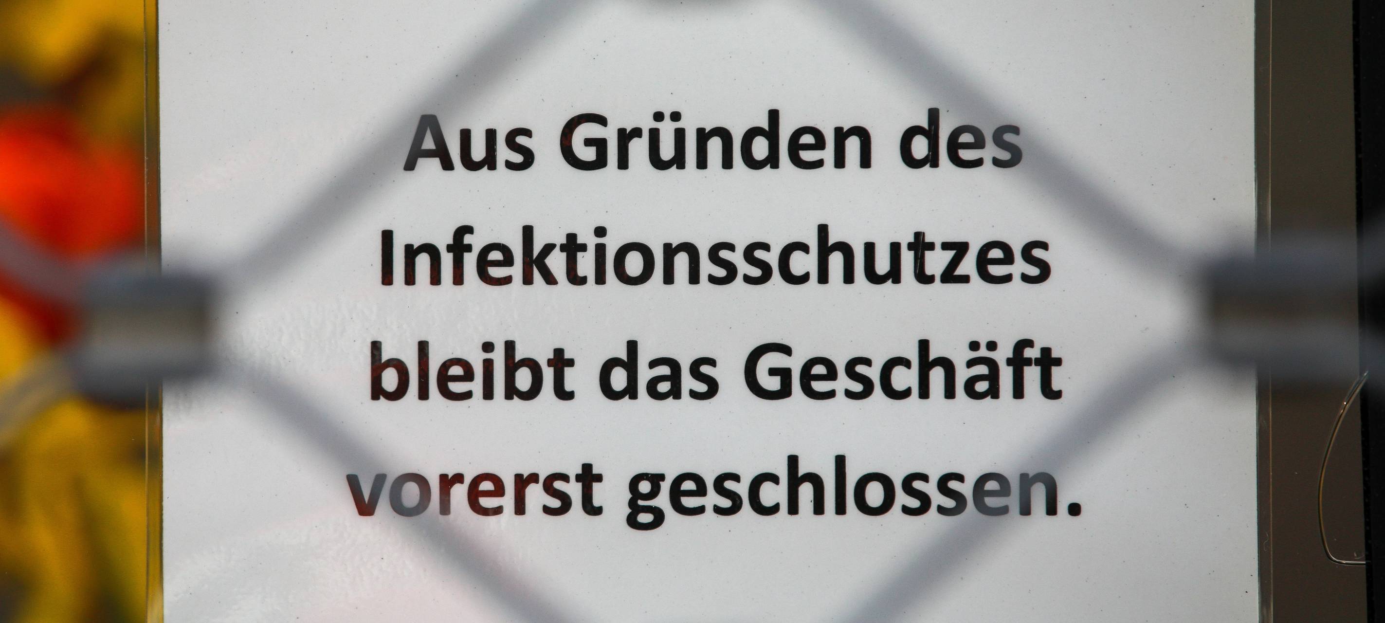 "Geschlossen"-Schild an einem Geschäft
