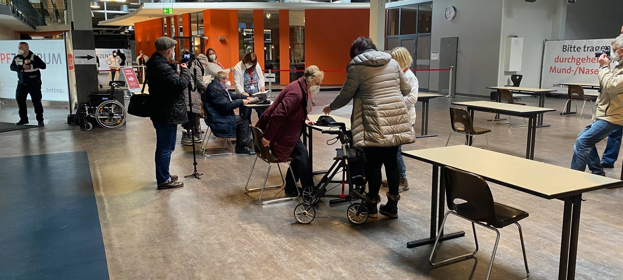 Corona-Impfstart im Bottroper Impfzentrum am Südring