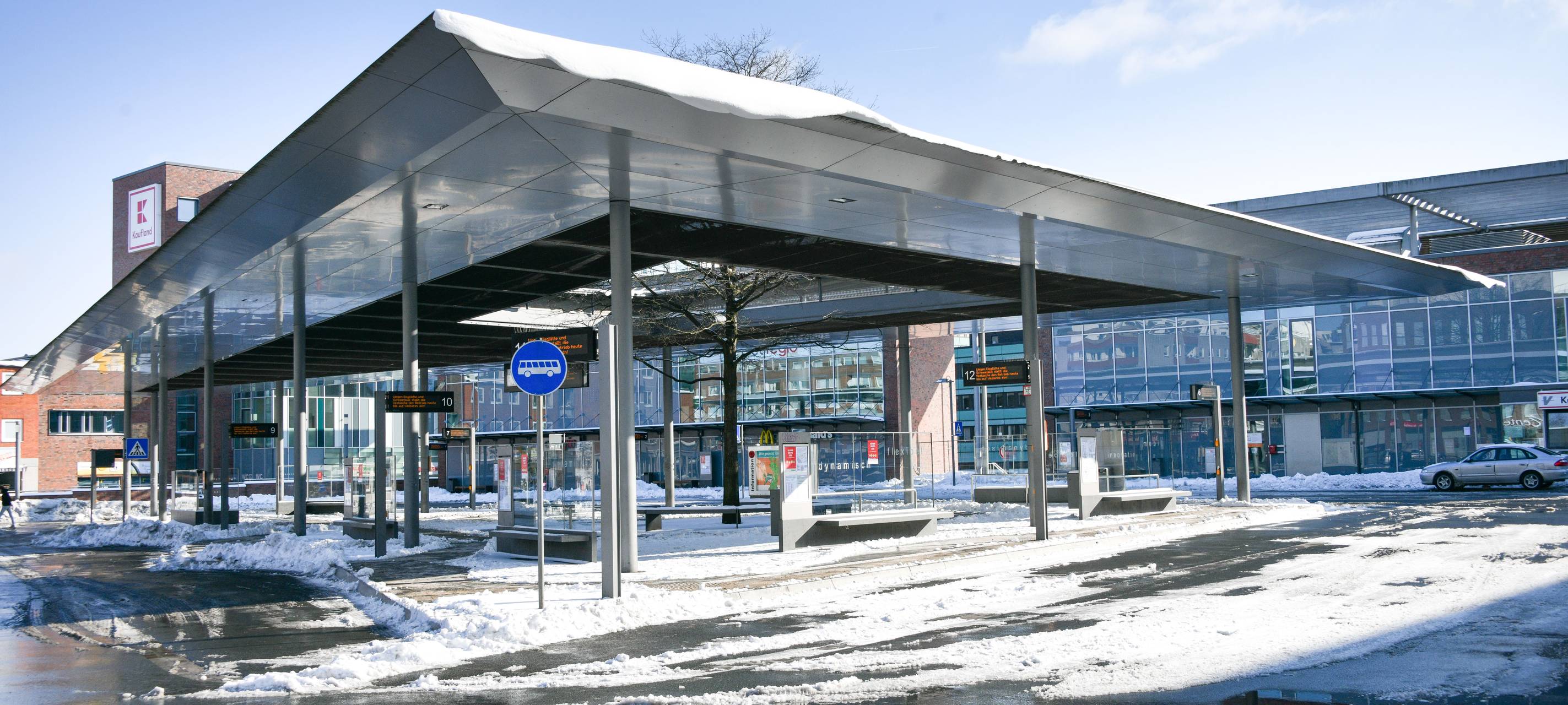 Der verschneite ZOB in Bottrop