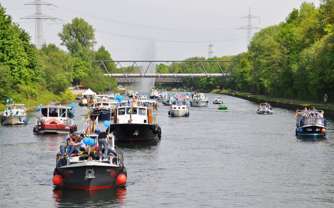 Schiffe und Boote auf dem Rhein-Herne-Kanal
