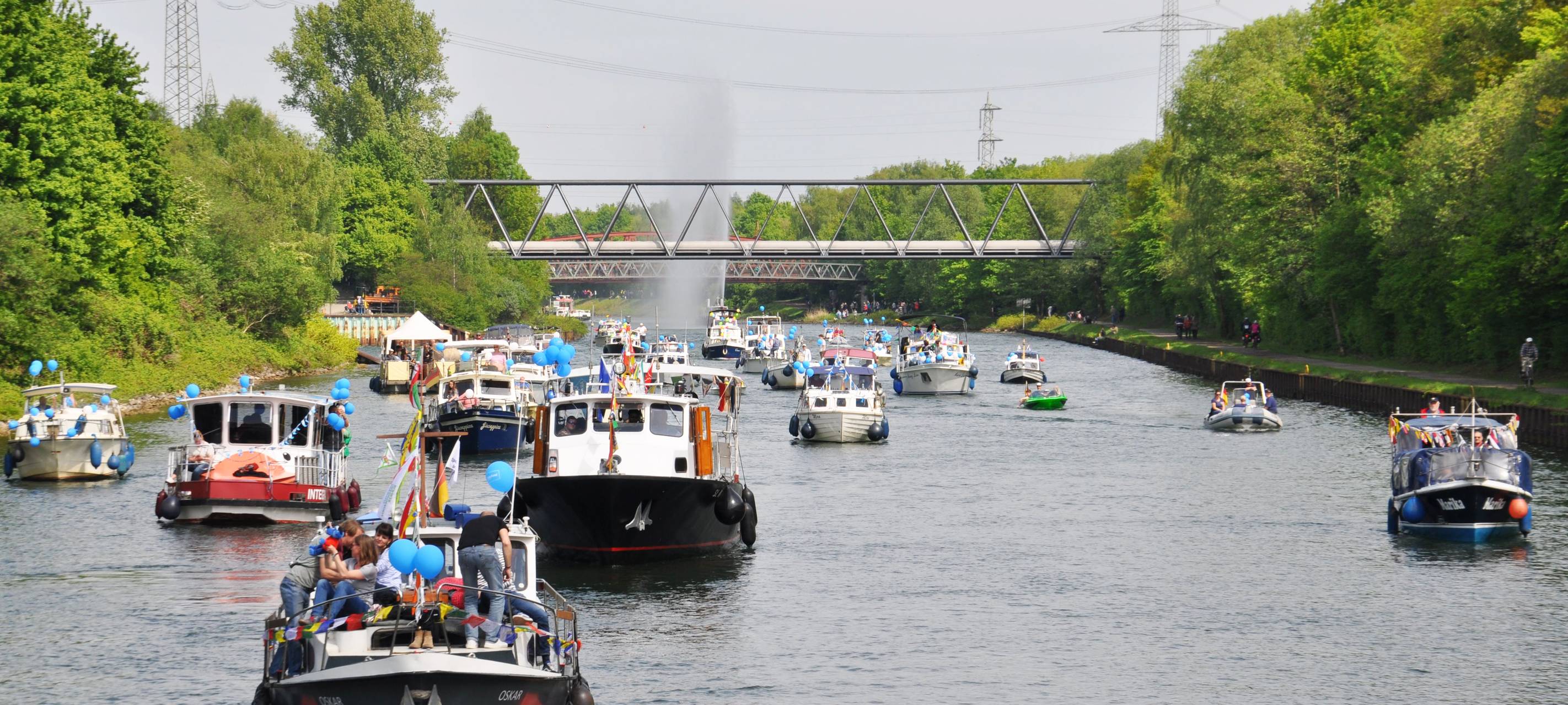 Schiffe und Boote auf dem Rhein-Herne-Kanal