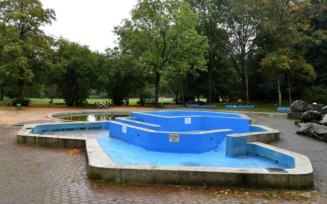 Leeres Becken auf dem Wasserspielplatz im Revierpark Vonderort