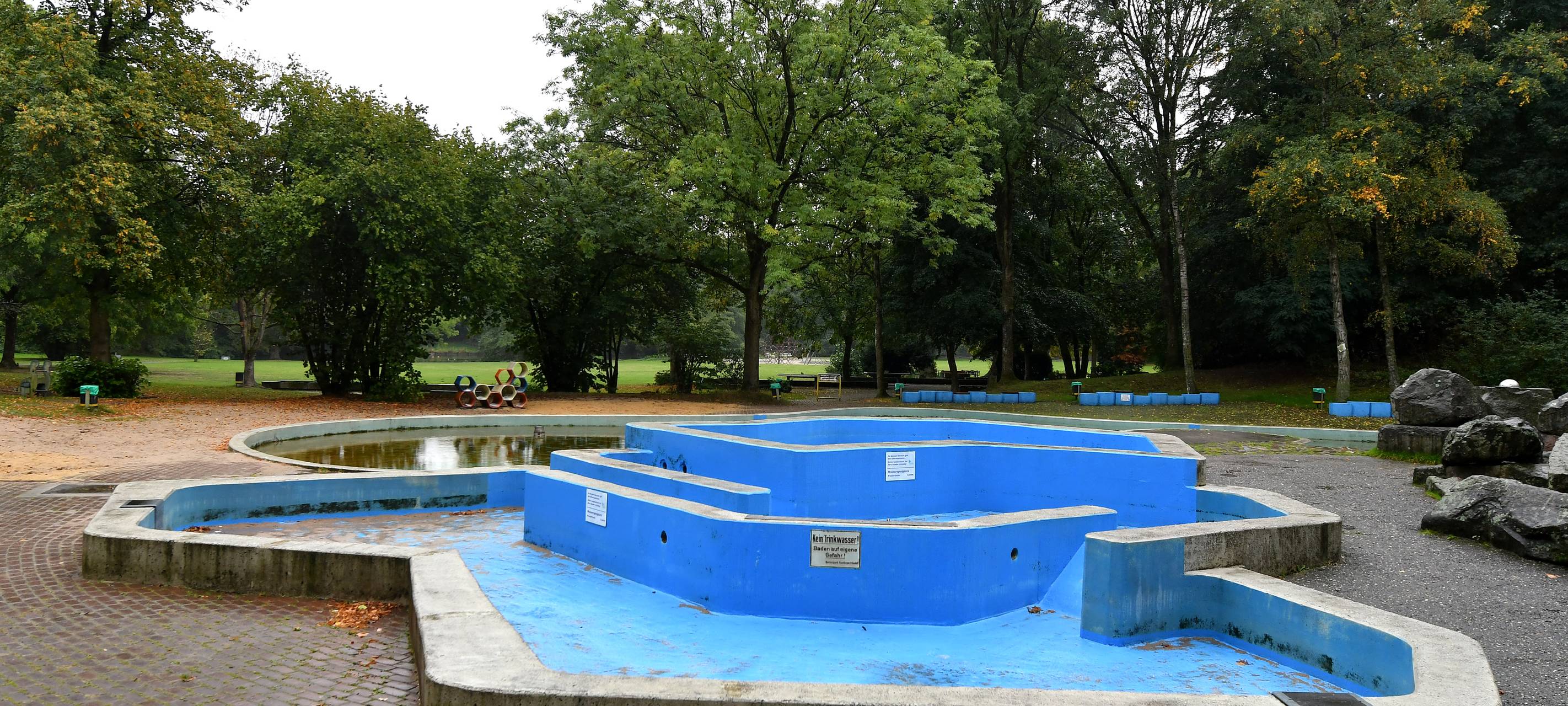 Leeres Becken auf dem Wasserspielplatz im Revierpark Vonderort