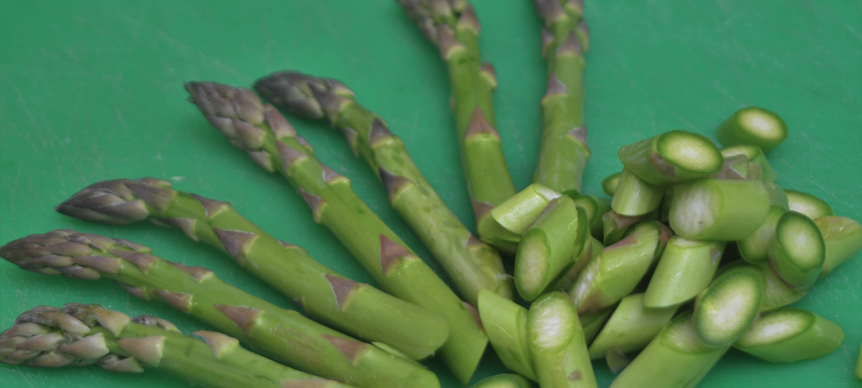 Spargel und Lachs in einer Weißwein-Orangen-Soße (31.03.2021.)