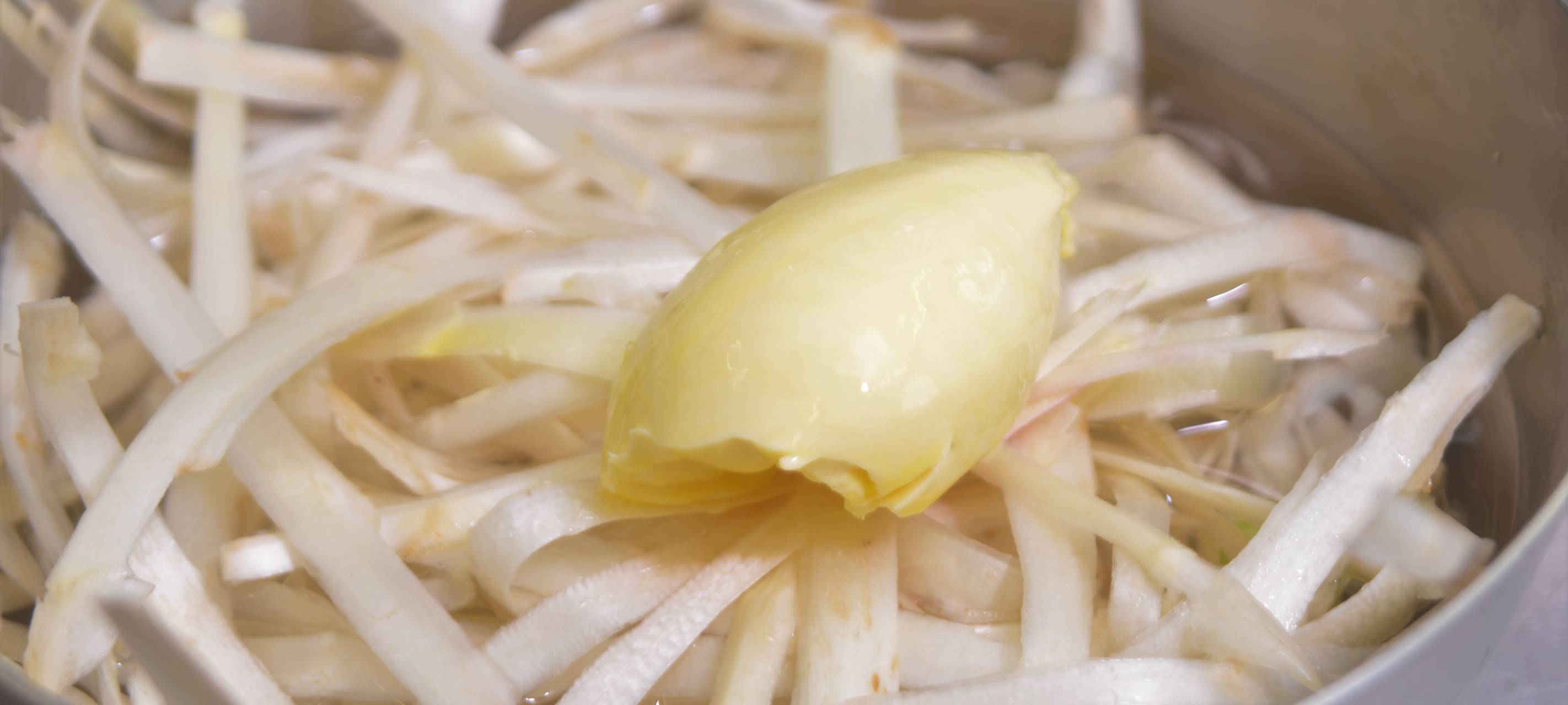 Spargel und Lachs in einer Weißwein-Orangen-Soße (31.03.2021.)