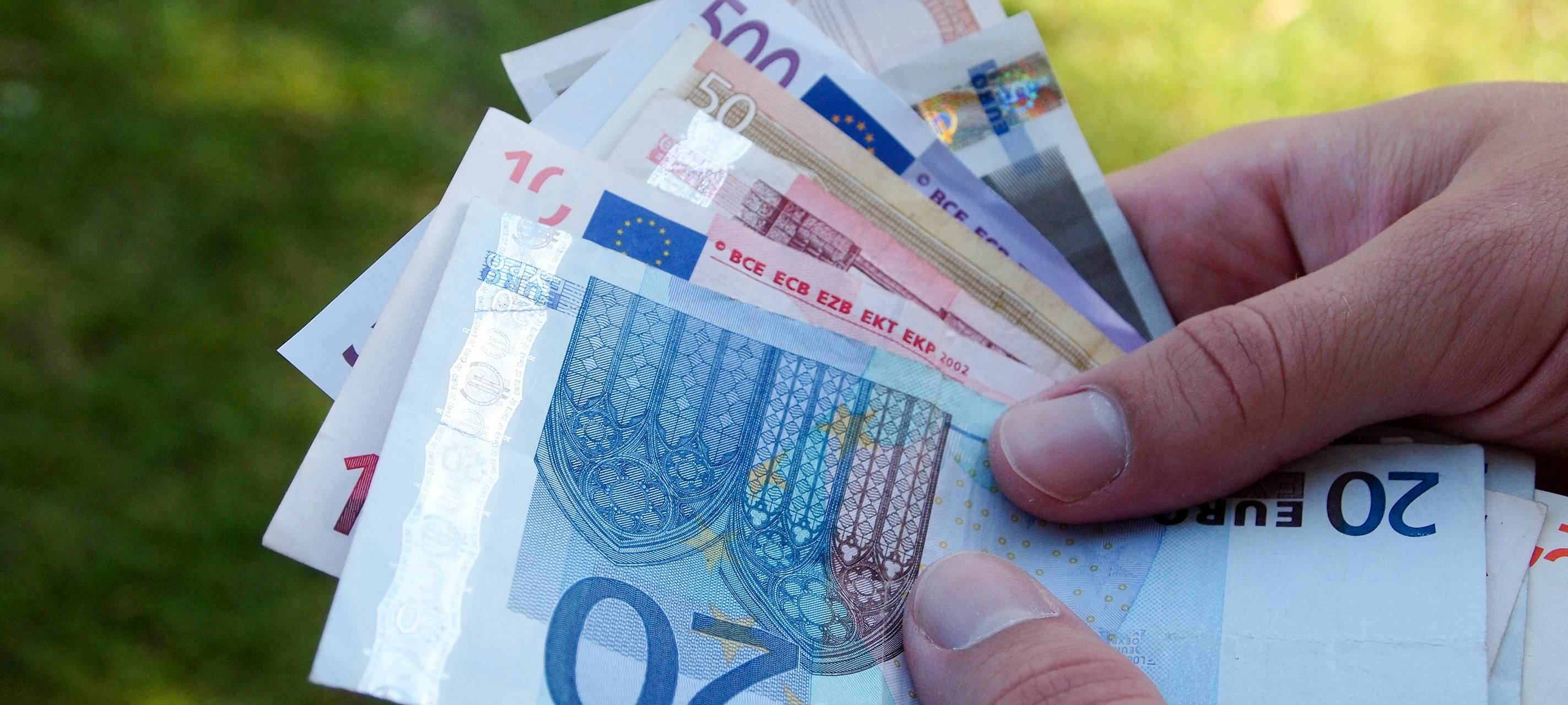 Finanzexperte gibt aktuelle Spartipps für uns