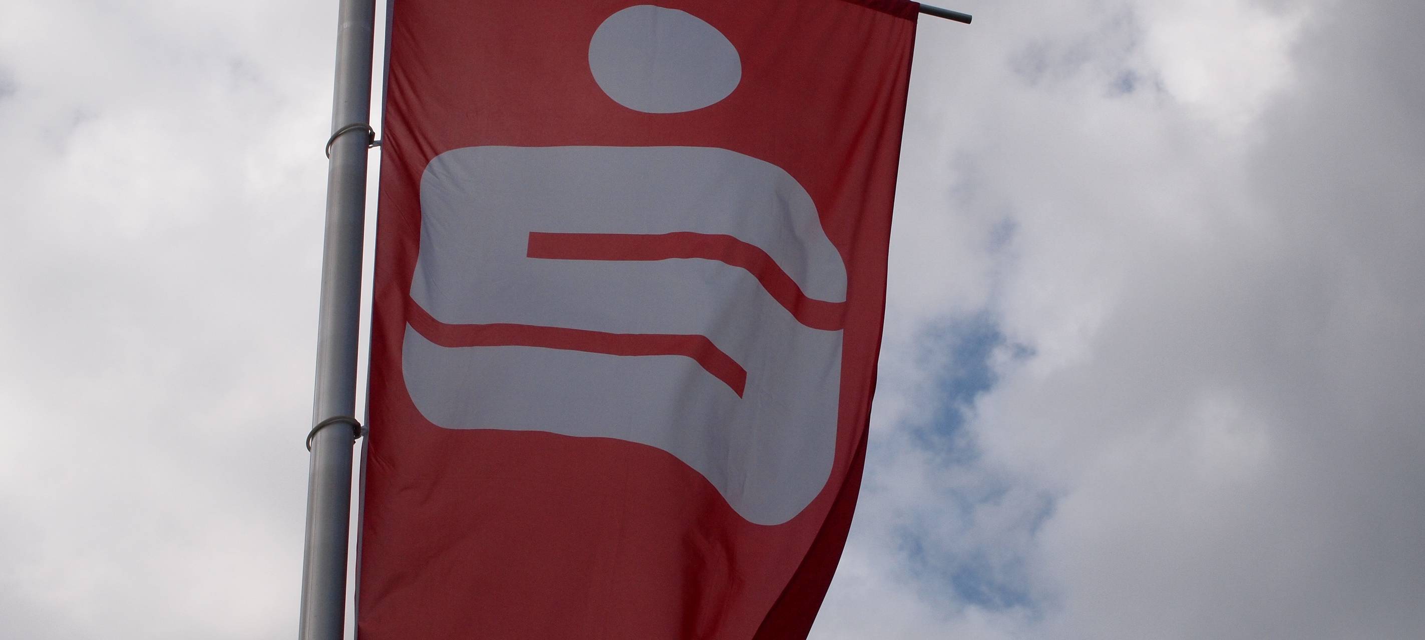 Kündigungen von Prämiensparverträgen werden von ersten Sparkassen geprüft