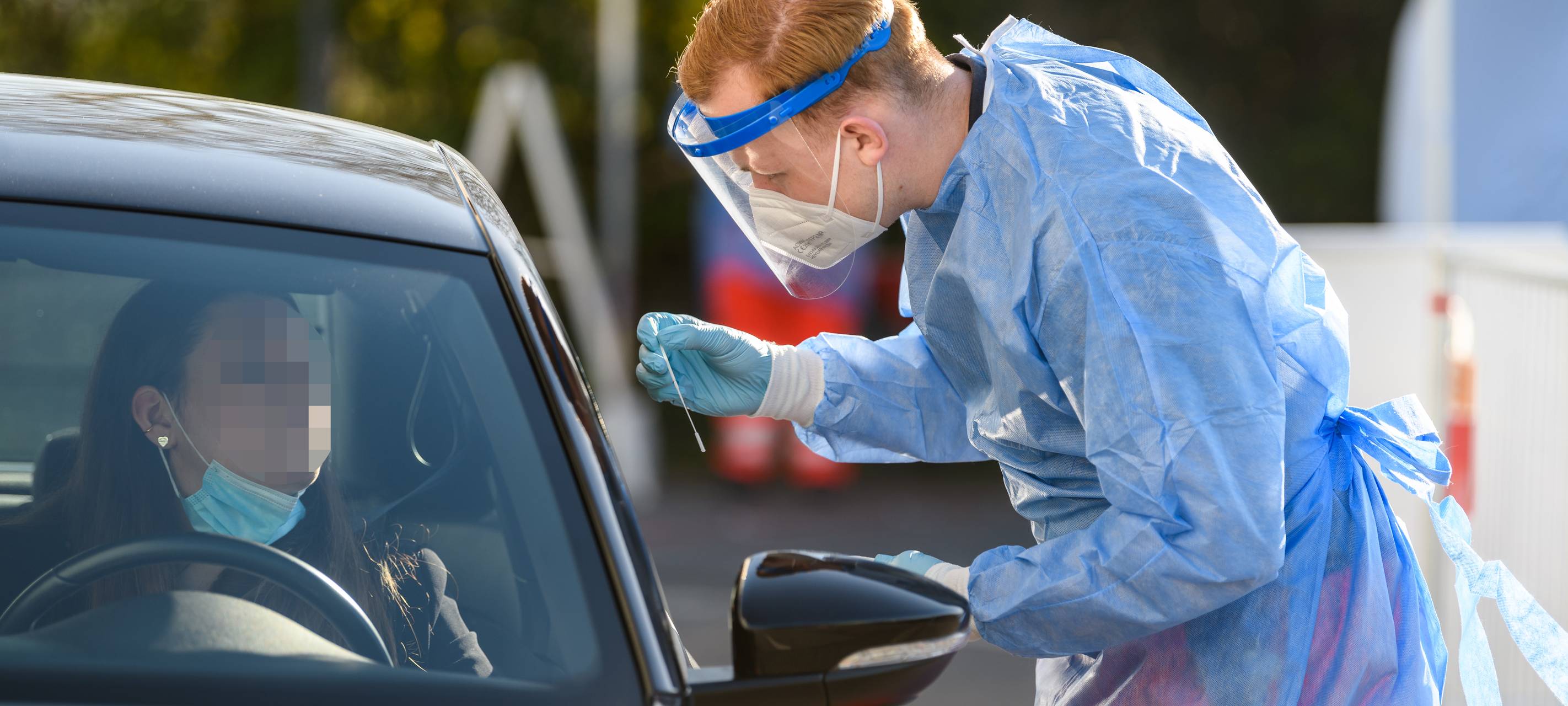 Testsituation in einer Drive-In-Teststelle