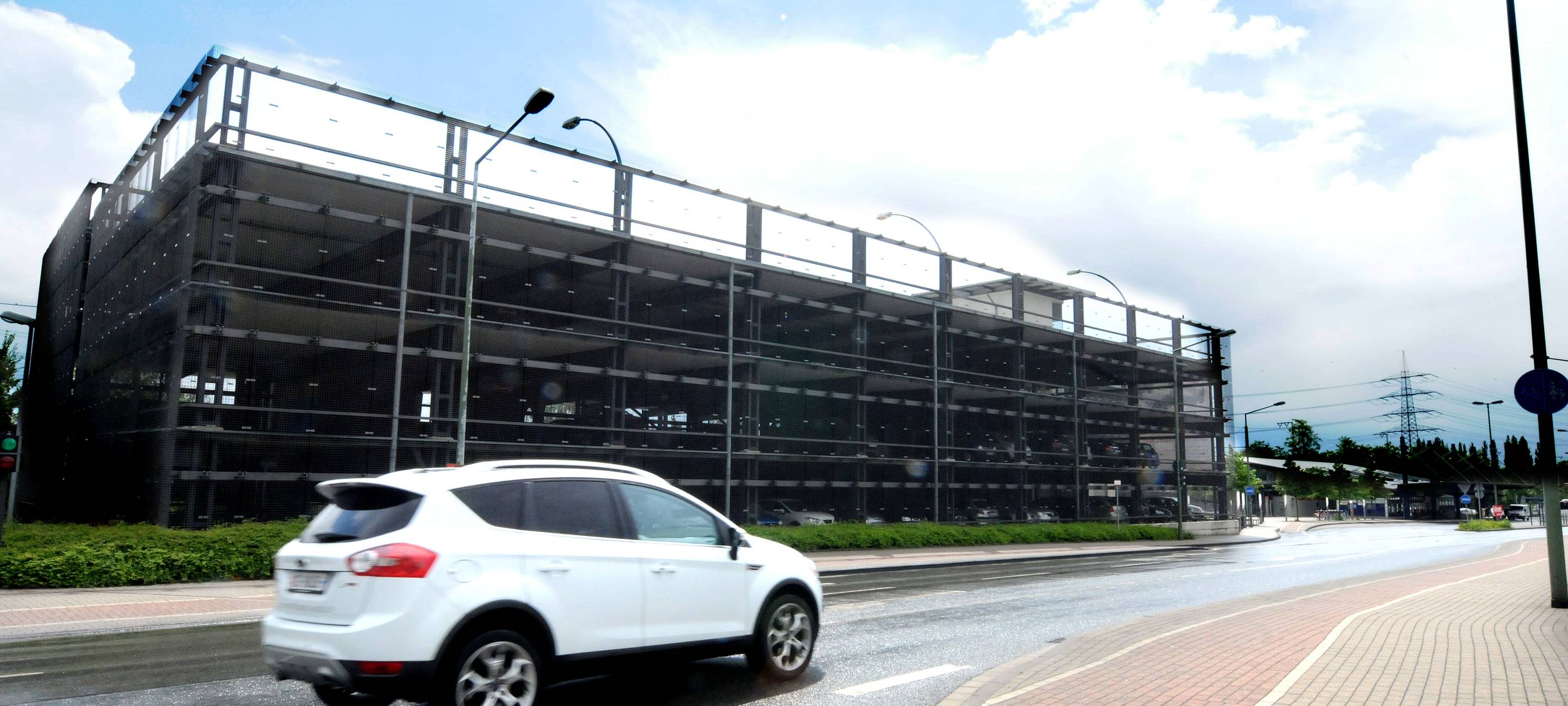 Das Parkhaus am Bottroper Hauptbahnhof von außen