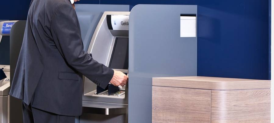 Ein Geldautomat der Deutschen Bank