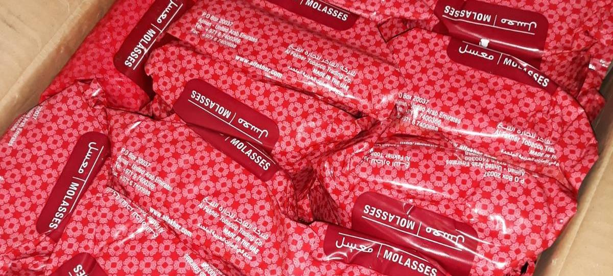 Kiste mit gefälschtem Wasserpfeifentabak