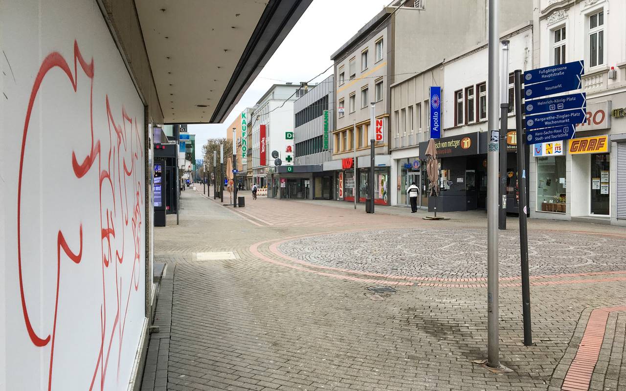 Die leere Bahnhofstraße in der Gelsenkirchener Innenstadt