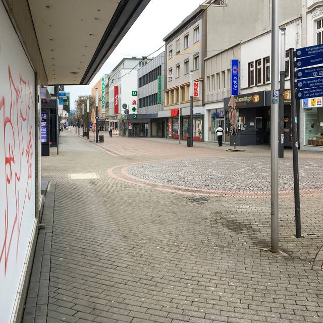 Die leere Bahnhofstraße in der Gelsenkirchener Innenstadt