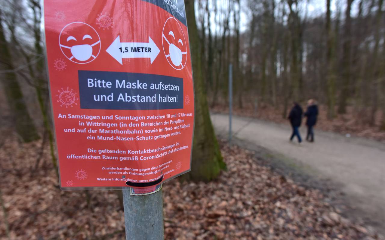 Hinweisschild zur Maskenpflicht in Wittringen