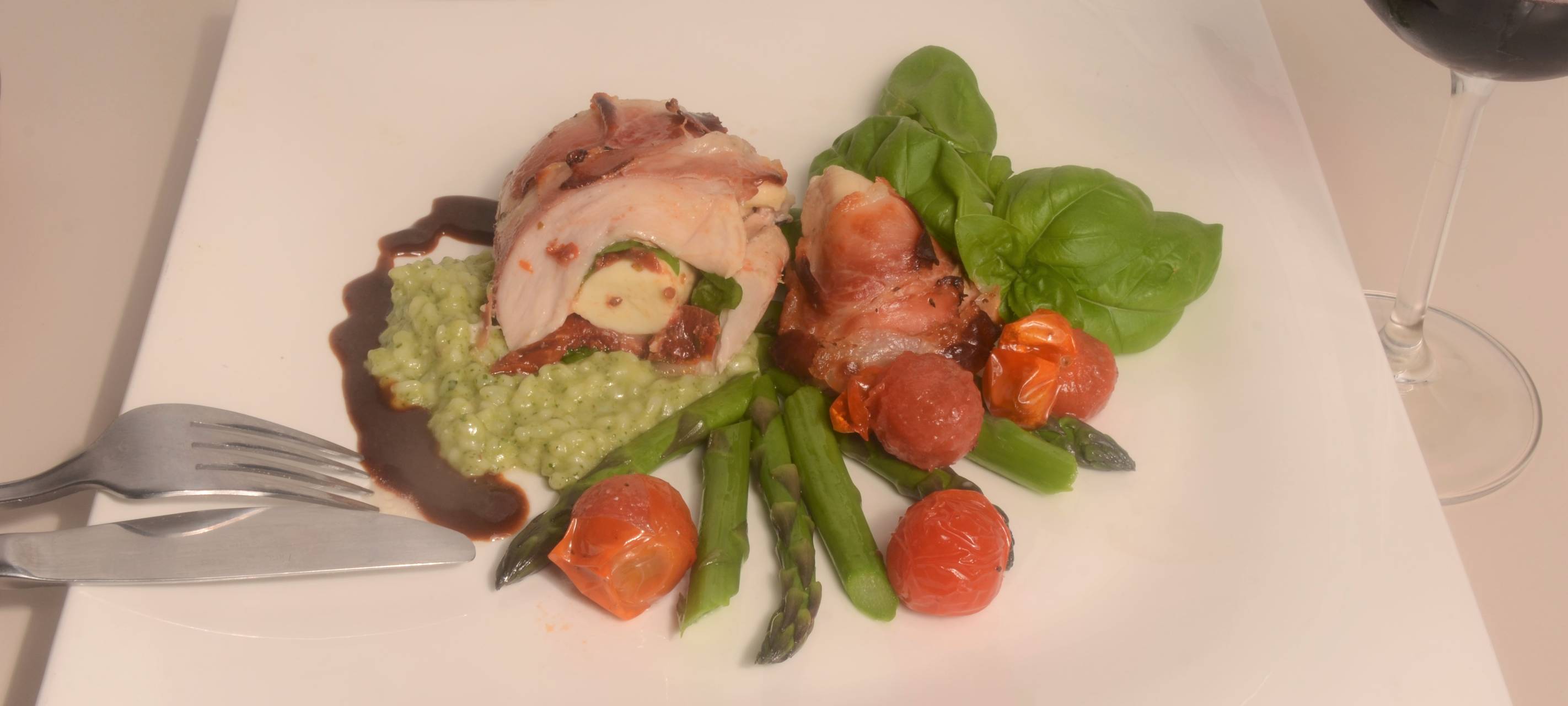 Brunnenkresse Risotto mit gefüllter Poulardebrust