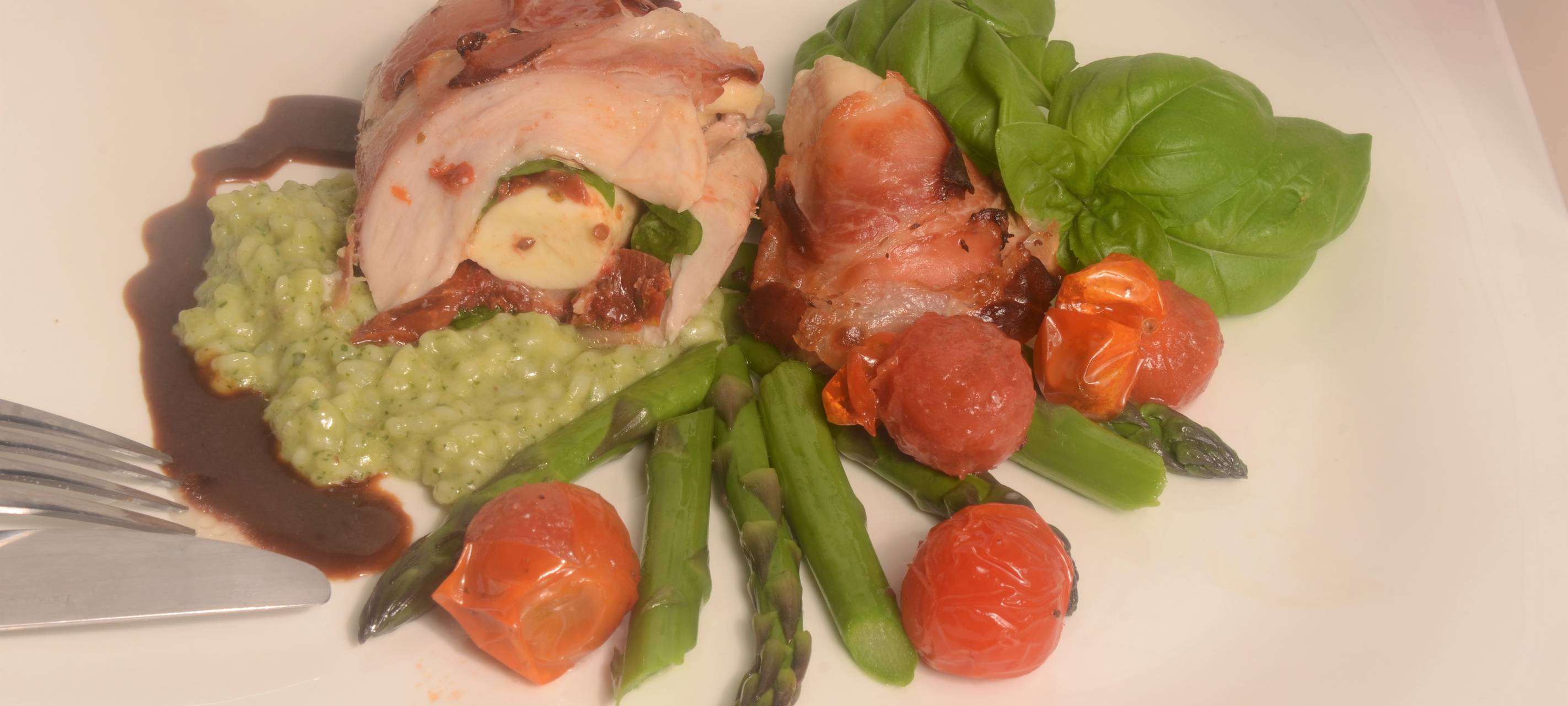 Brunnenkresse Risotto mit gefüllter Poulardebrust