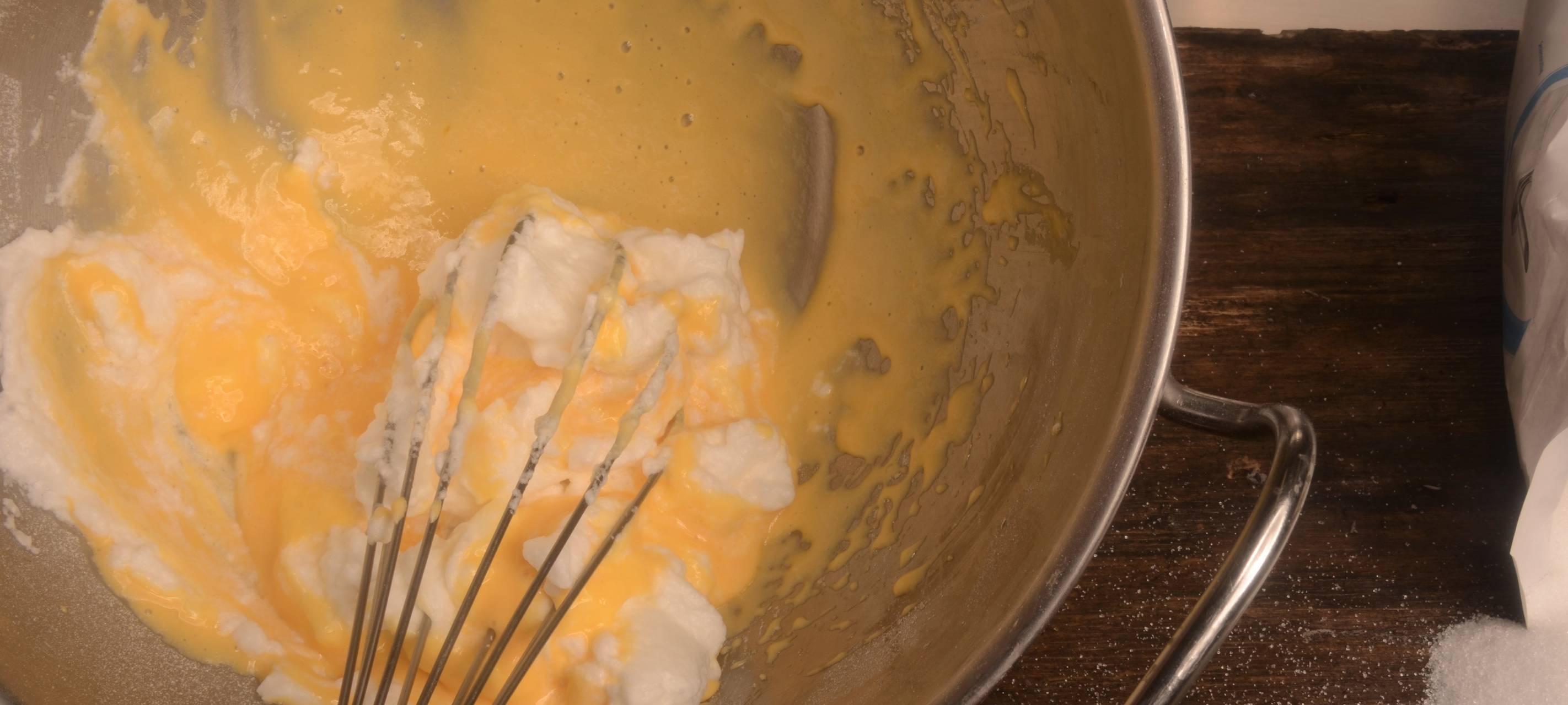 Kaiserschmarrn - Pfannkuchen luftig, leicht, zerrissen, dazu Kirschkompott