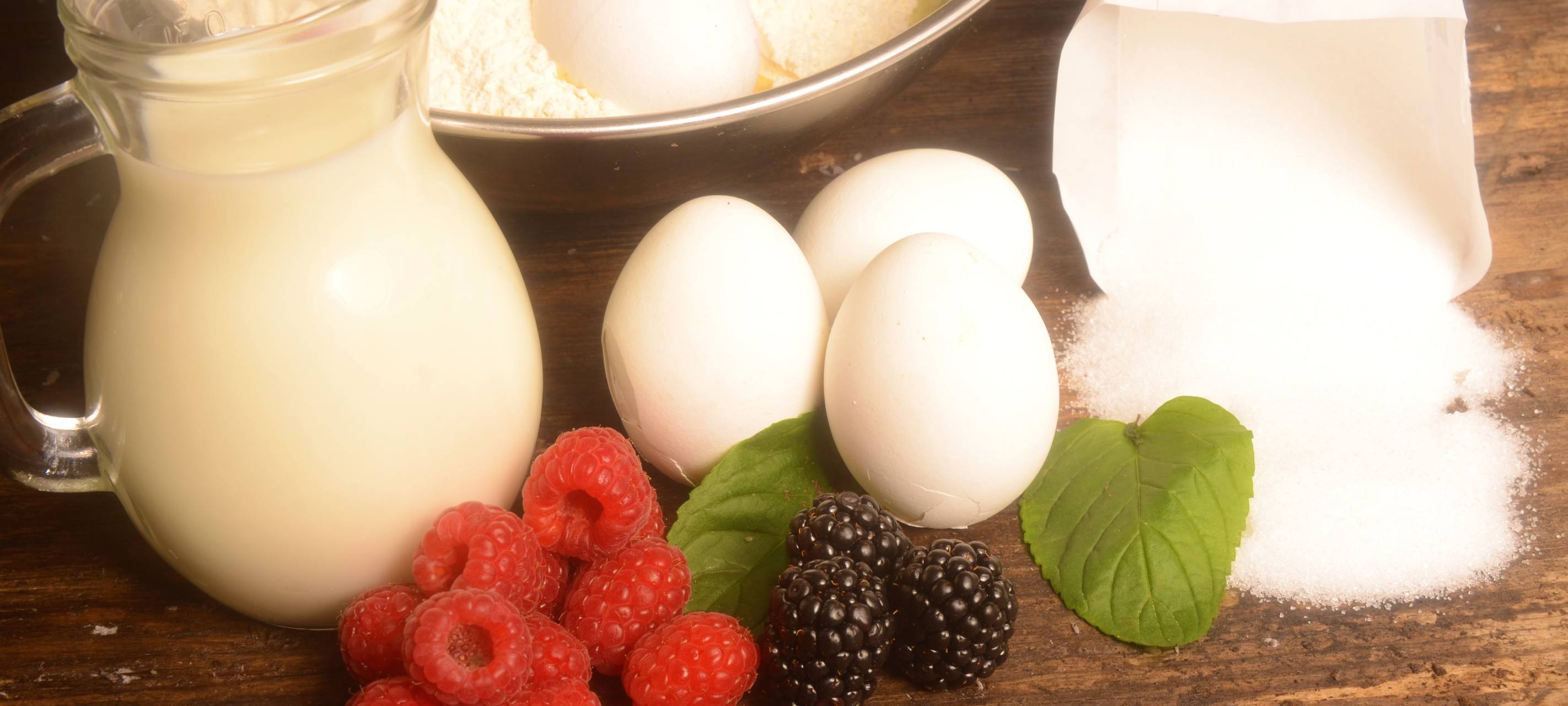 Kaiserschmarrn - Pfannkuchen luftig, leicht, zerrissen, dazu Kirschkompott