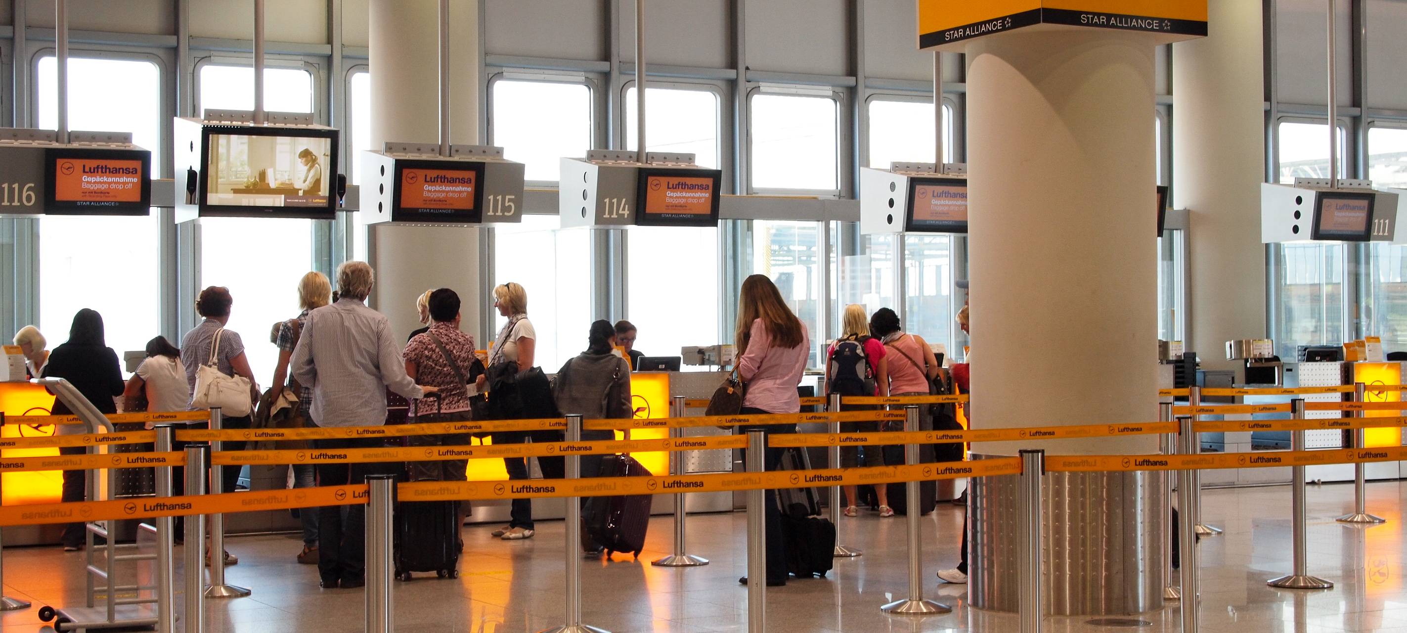 Reisen während Corona - Das gilt an den Flughäfen