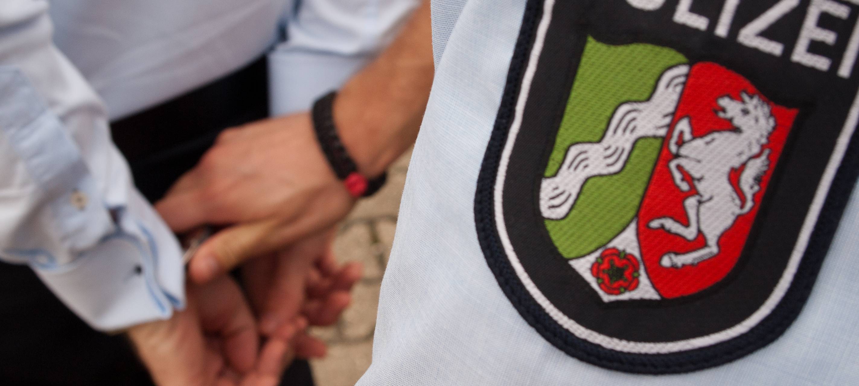 Bottrop, Gelsenkirchen: Großkontrolle der Polizei wegen Clan-Hochzeit