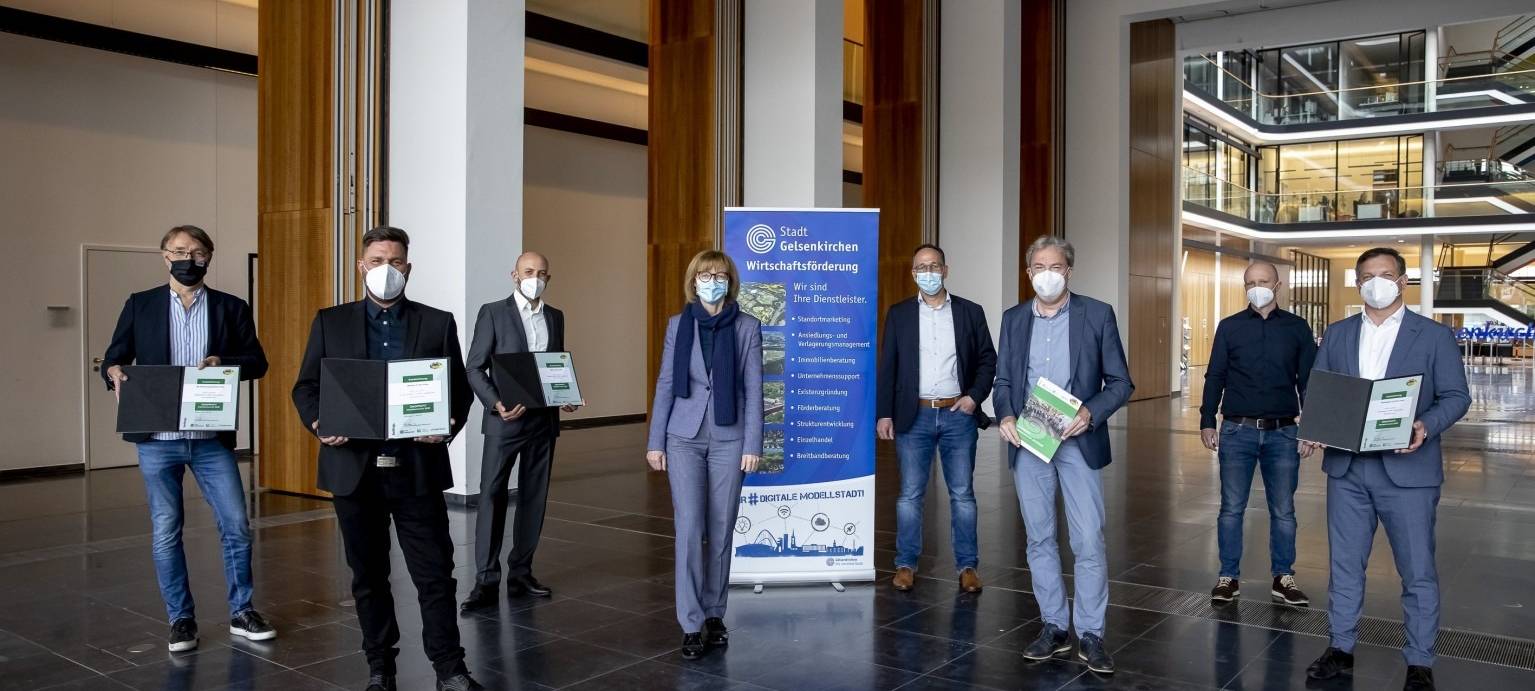 Die Ökoprofit-Preisträger bekommen ihre Urkunden