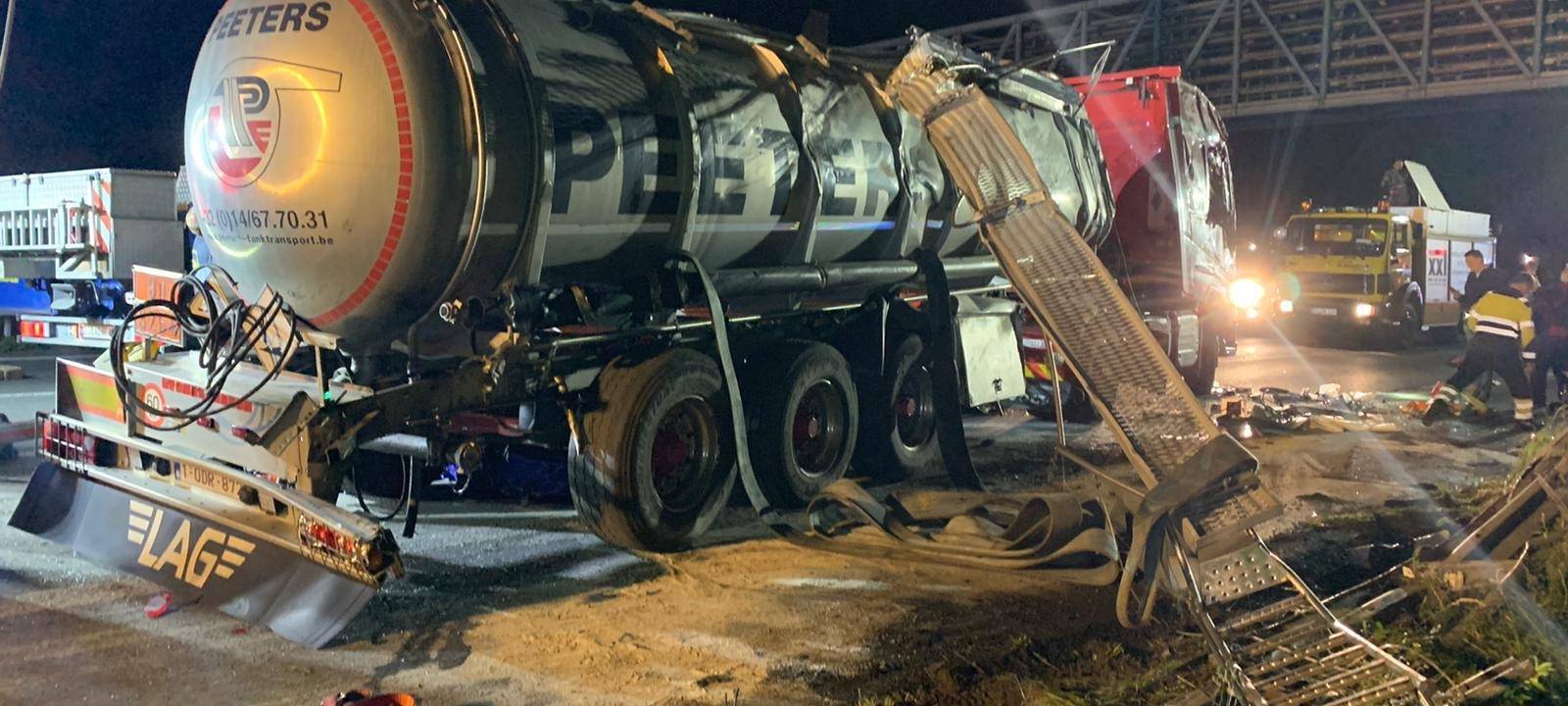 Der verunglückte Tanklaster auf der A2 bei Gladbeck