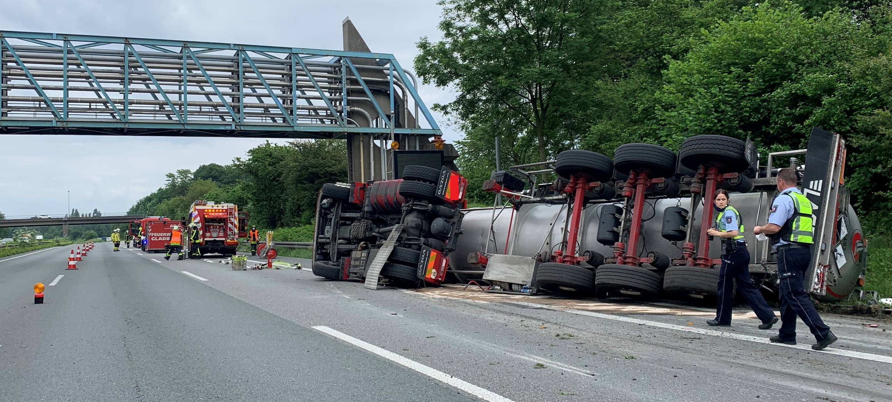 Umgekippter Gefahrgut-LKW A2 Gladbeck