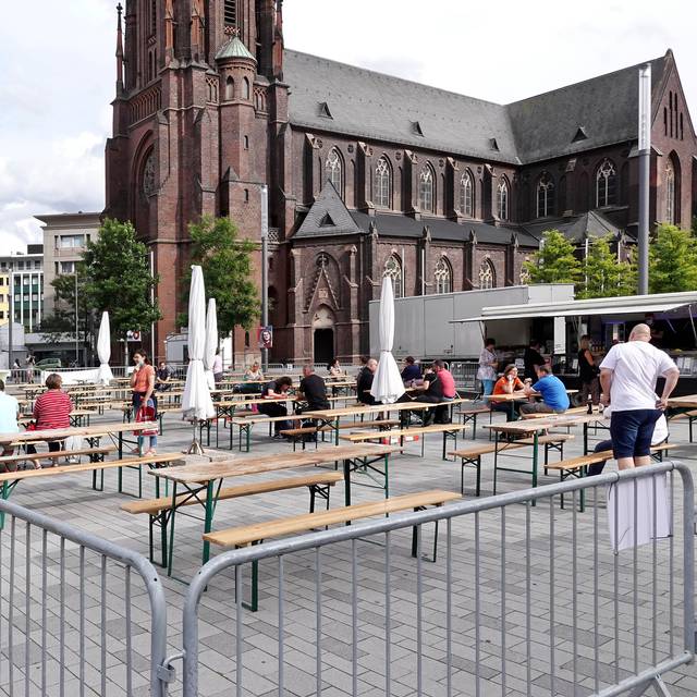 Der Pop-up-Biergarten auf dem Heinrich-König-Platz in Gelsenkirchen
