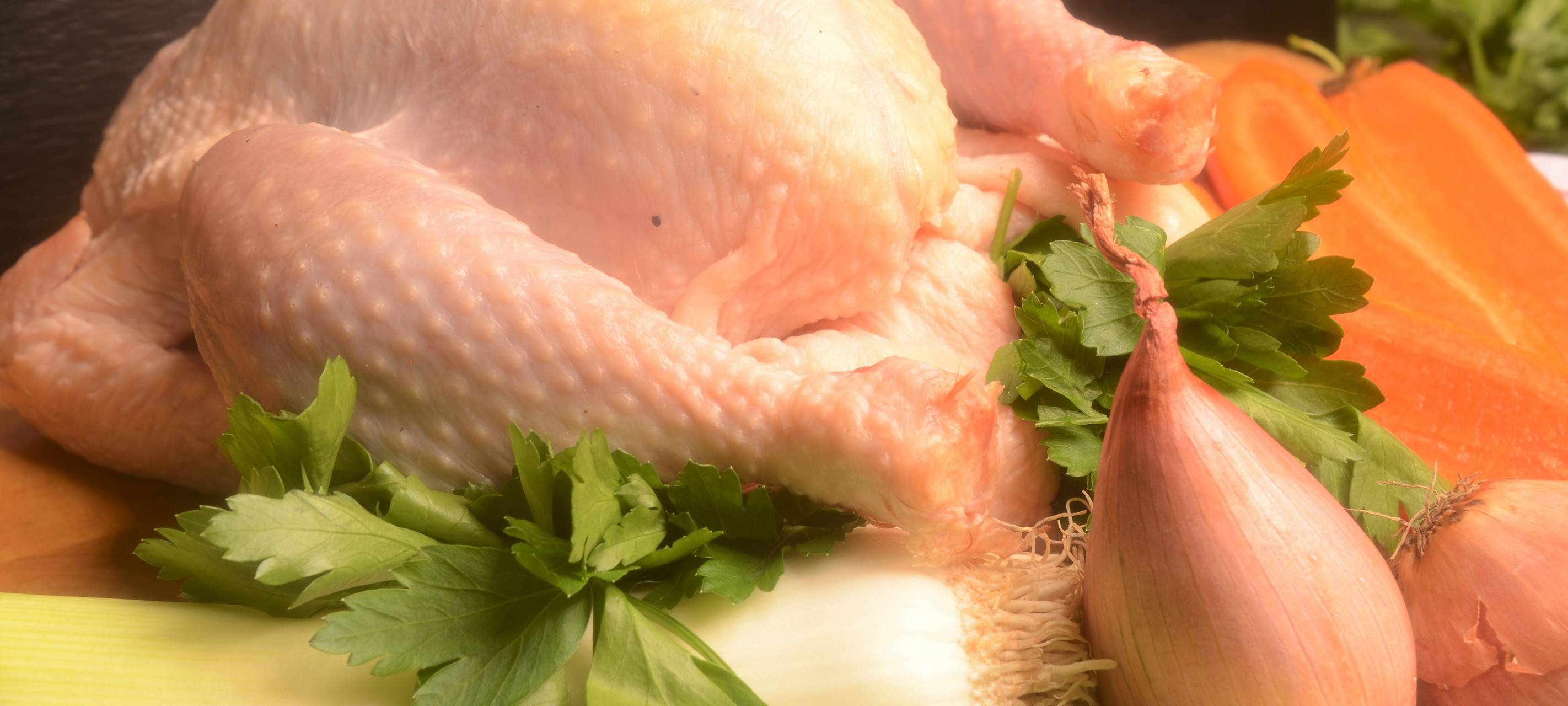 Frikassee vom Freilandhuhn mit Gemüse, Kokosmilch und Erdnussbutter