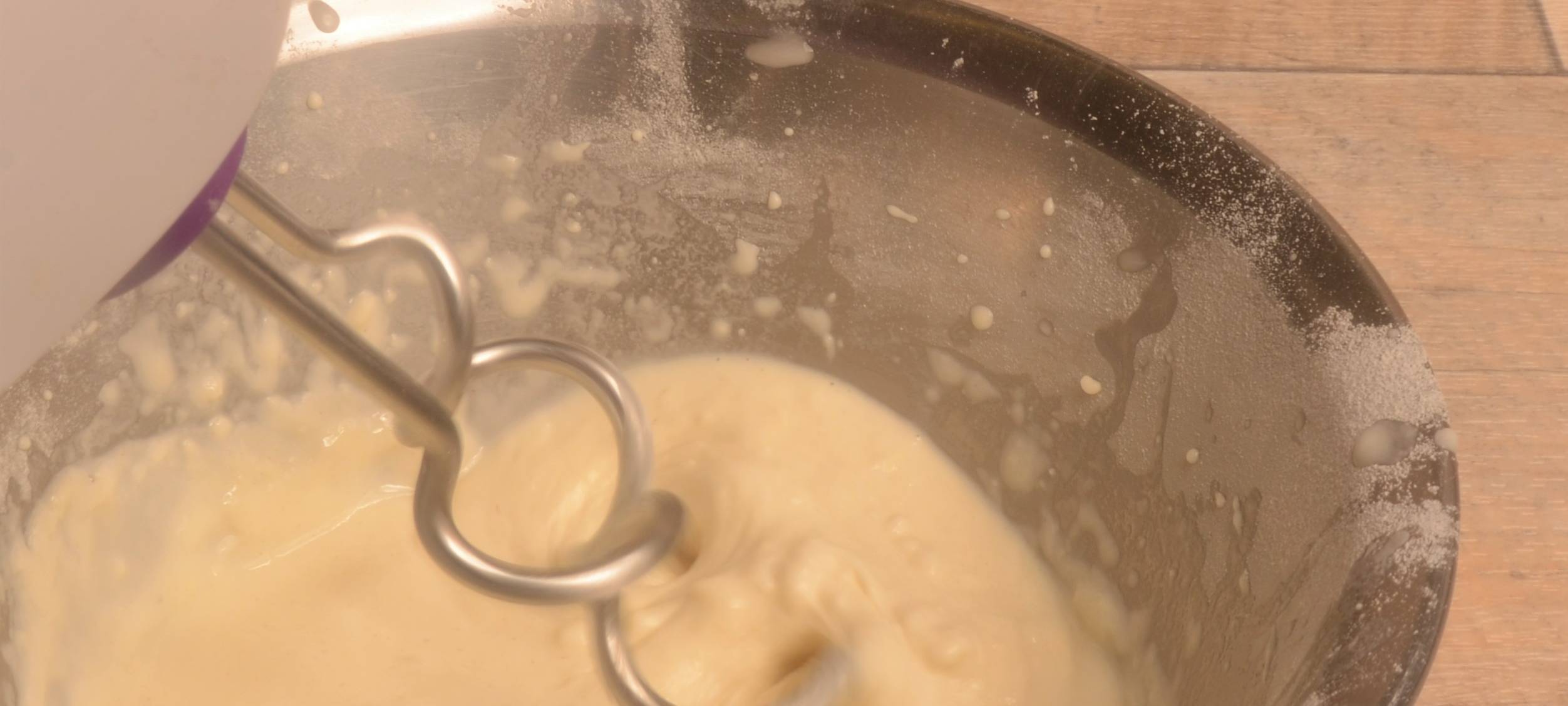 Knusperbrot mit Wildkräutersalat, Avocado und Grapefruits