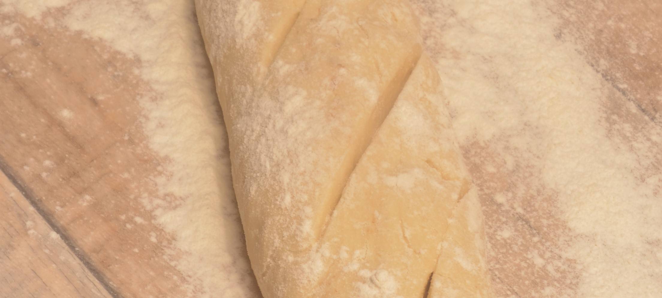 Knusperbrot mit Wildkräutersalat, Avocado und Grapefruits