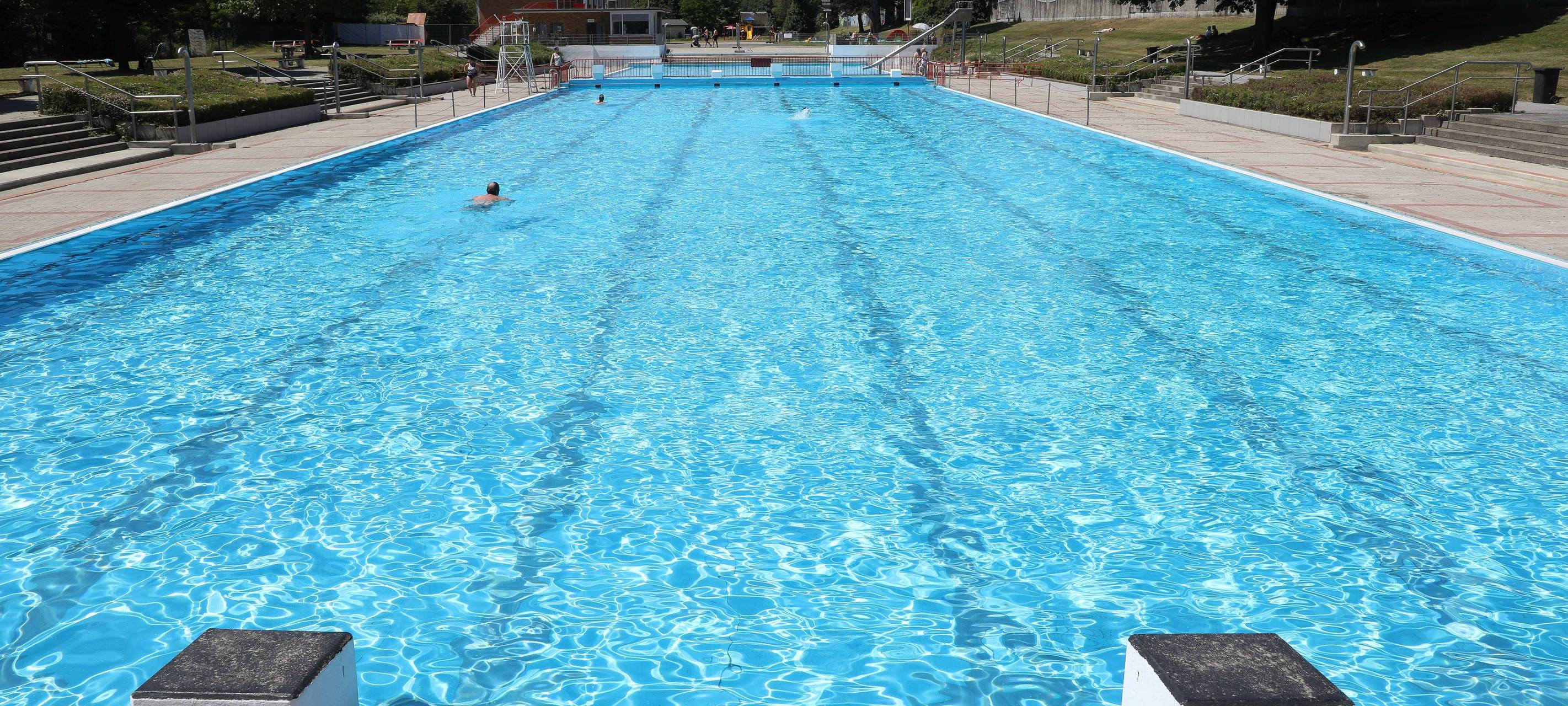 Das Schwimmbecken im Stenkhoffbad