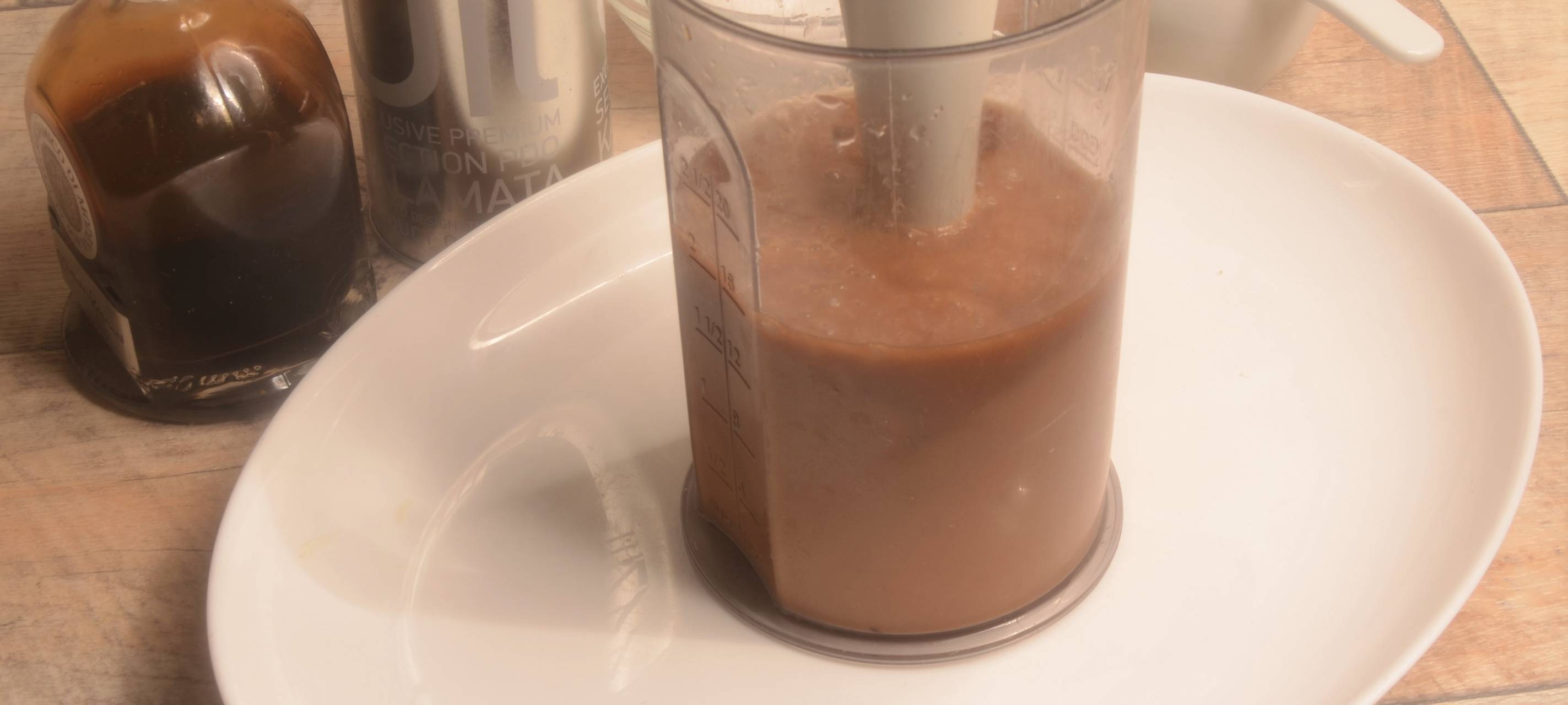 Knusperbrot mit Wildkräutersalat, Avocado und Grapefruits