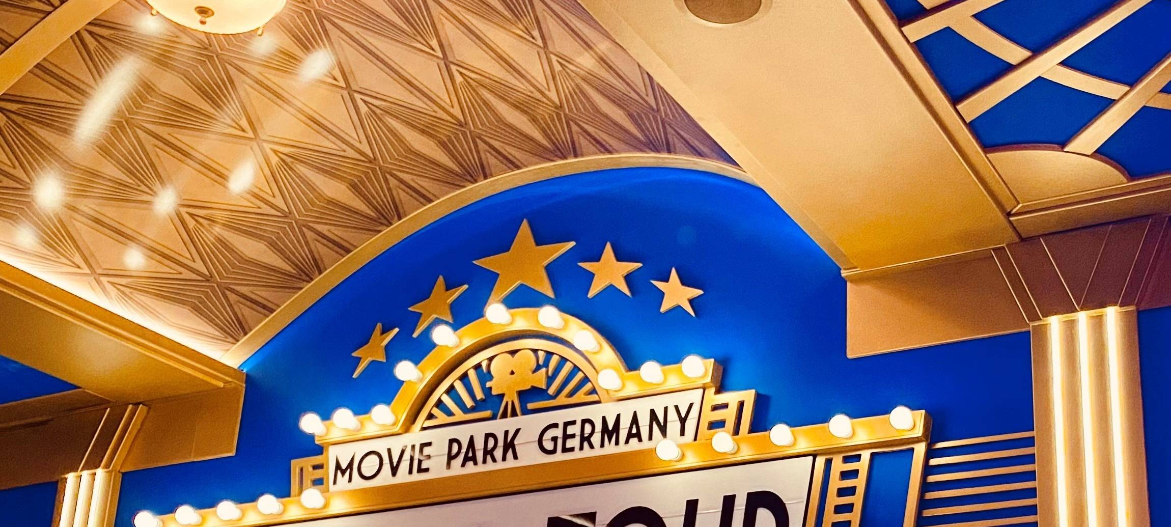 Ein Schild der neuen Movie Park Studio Tour