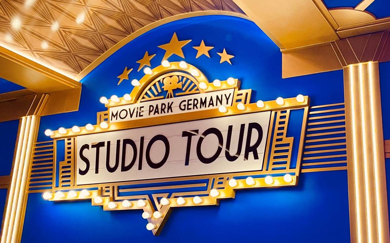 Ein Schild der neuen Movie Park Studio Tour