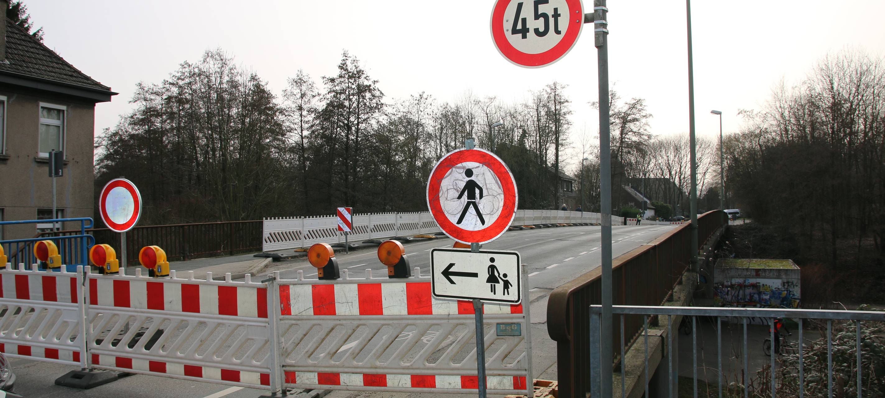 Die gesperrte Brücke "Im Fuhlenbrock"