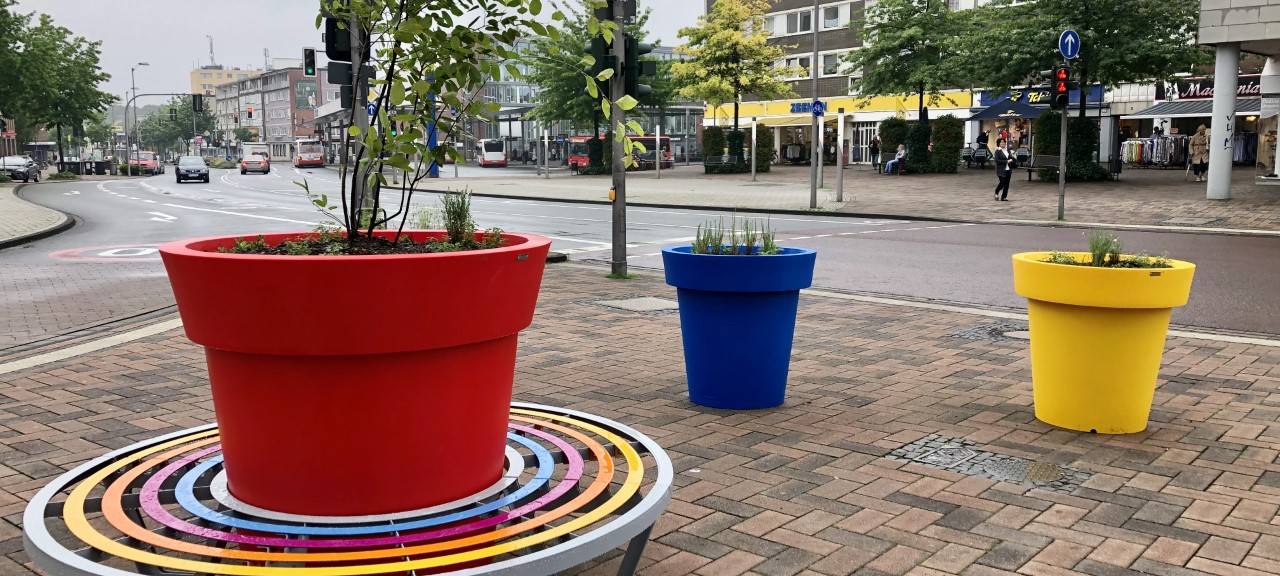 Bottrop wird bunt. Bunte Blumentöpfe.